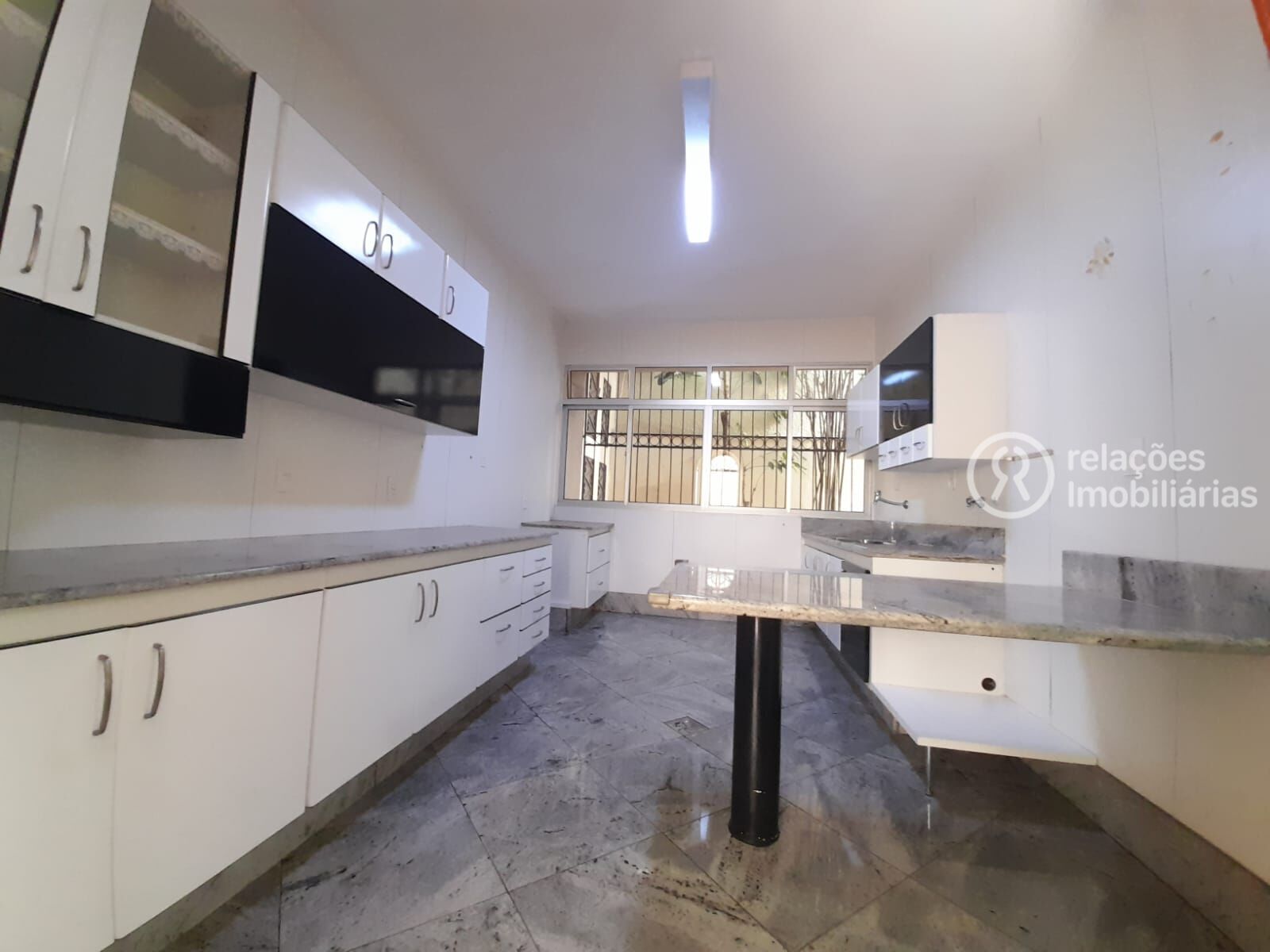 Casa para alugar com 4 quartos, 440m² - Foto 17