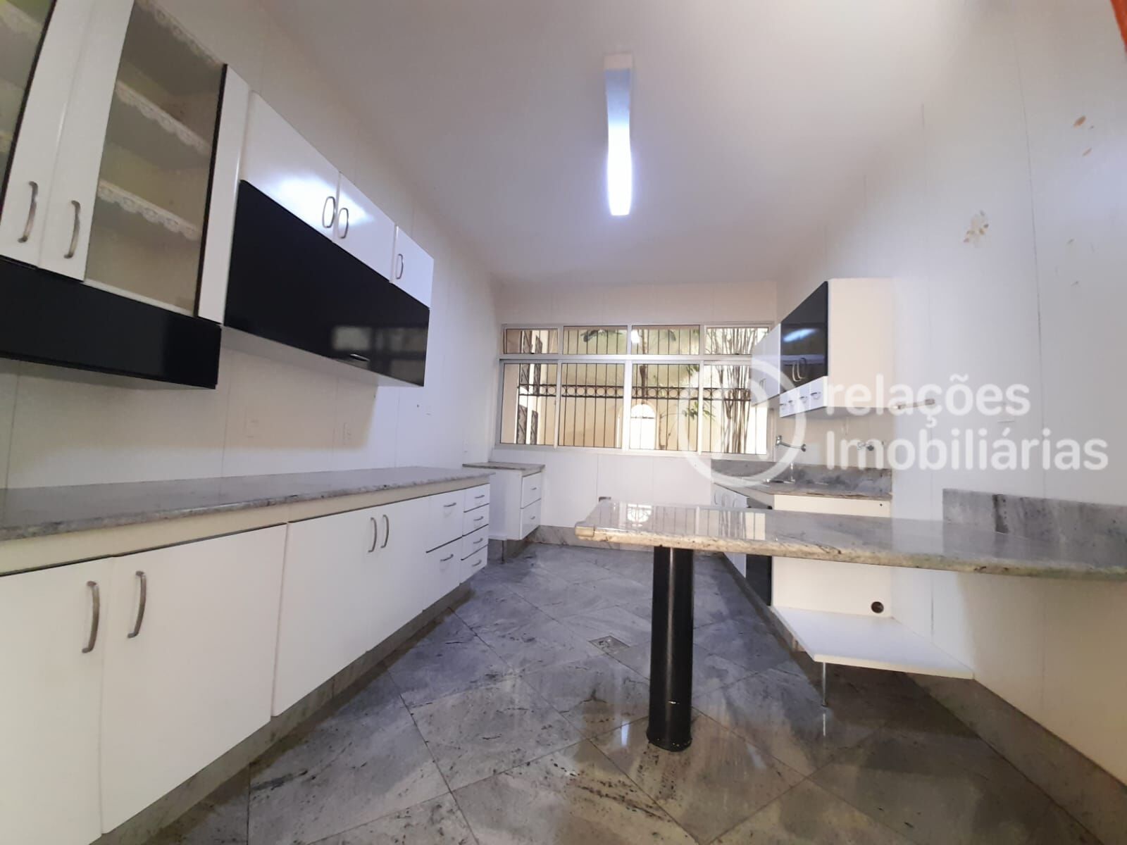 Casa para alugar com 4 quartos, 440m² - Foto 17