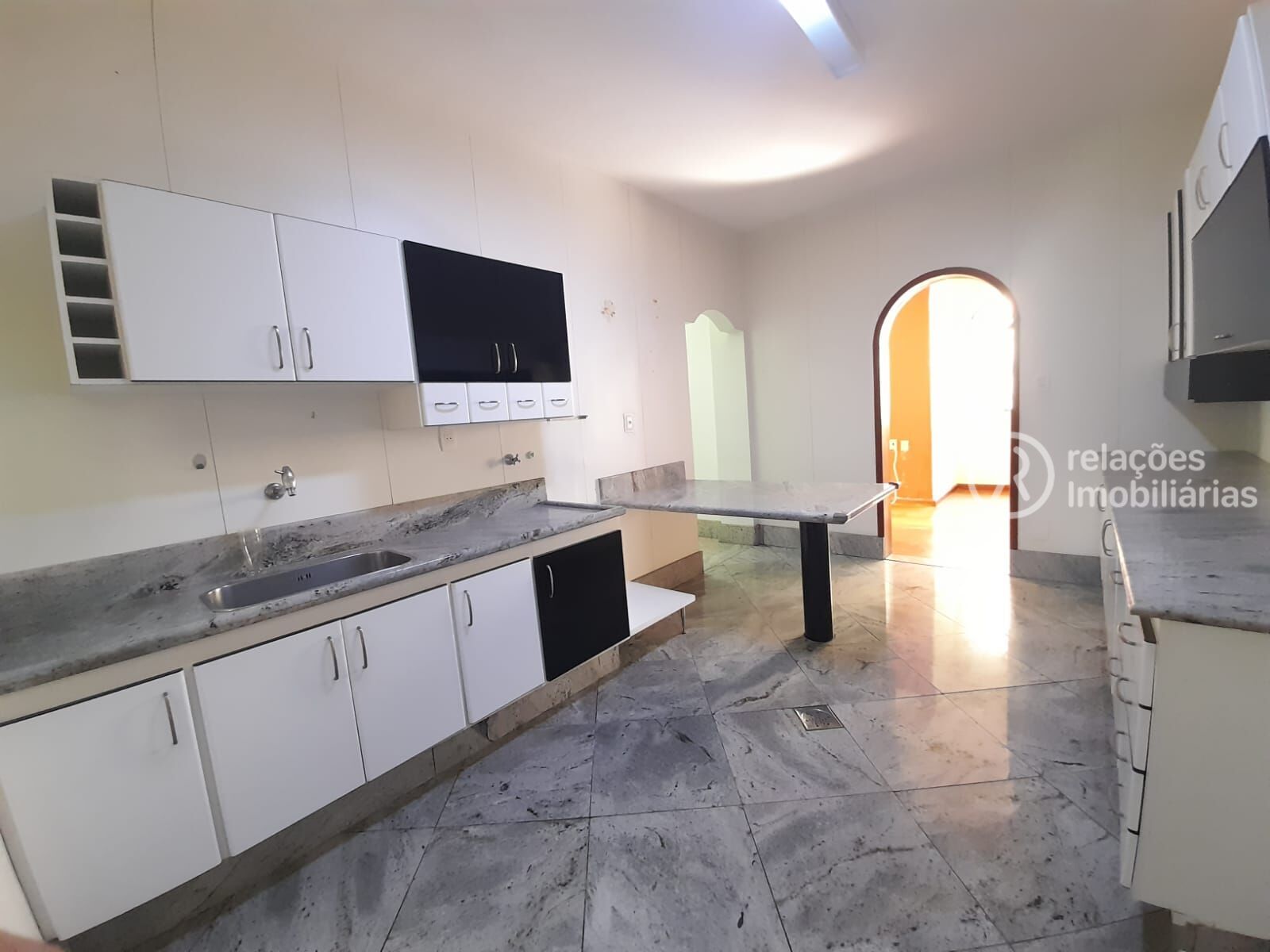 Casa para alugar com 4 quartos, 440m² - Foto 16