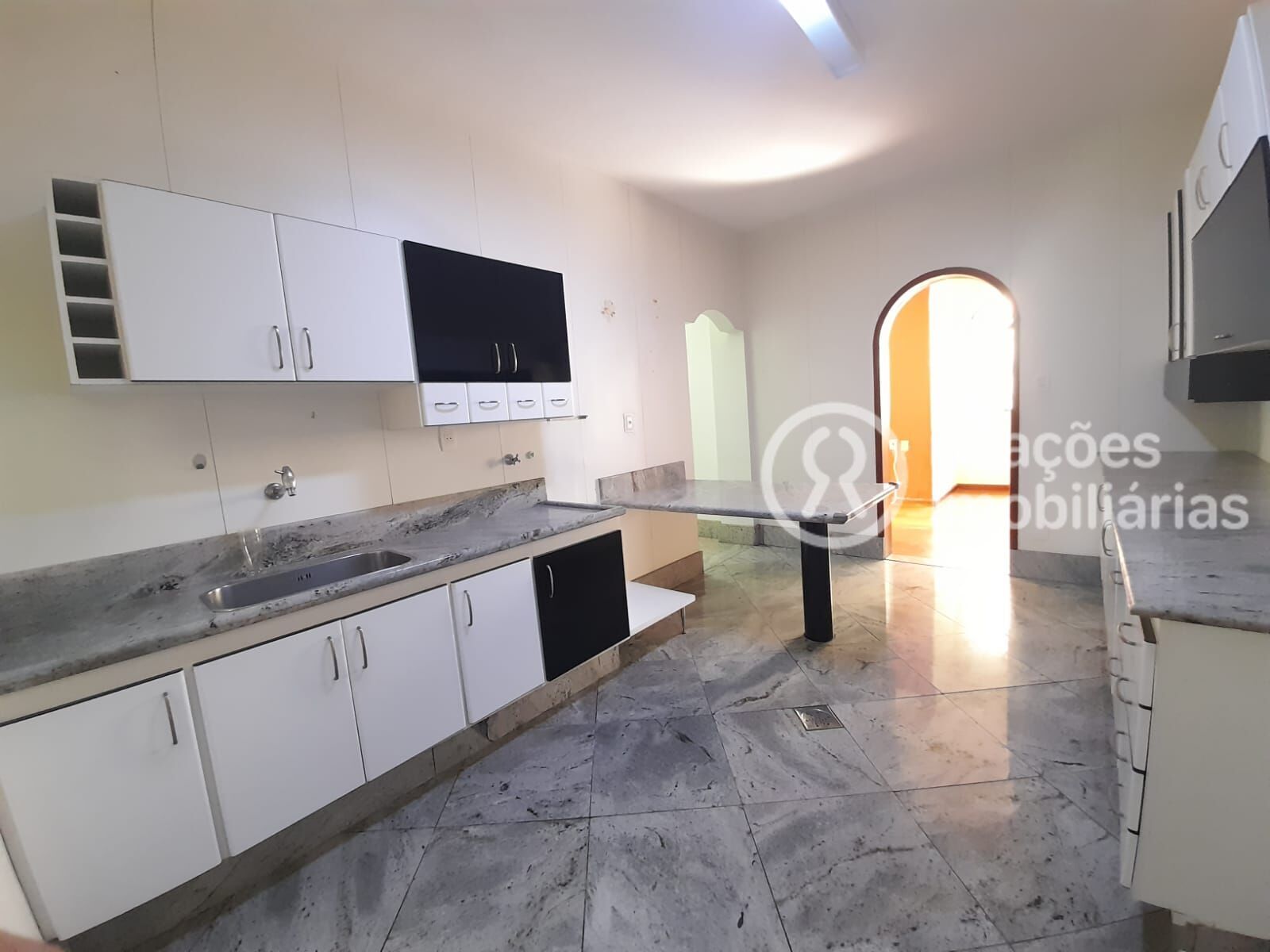 Casa para alugar com 4 quartos, 440m² - Foto 16