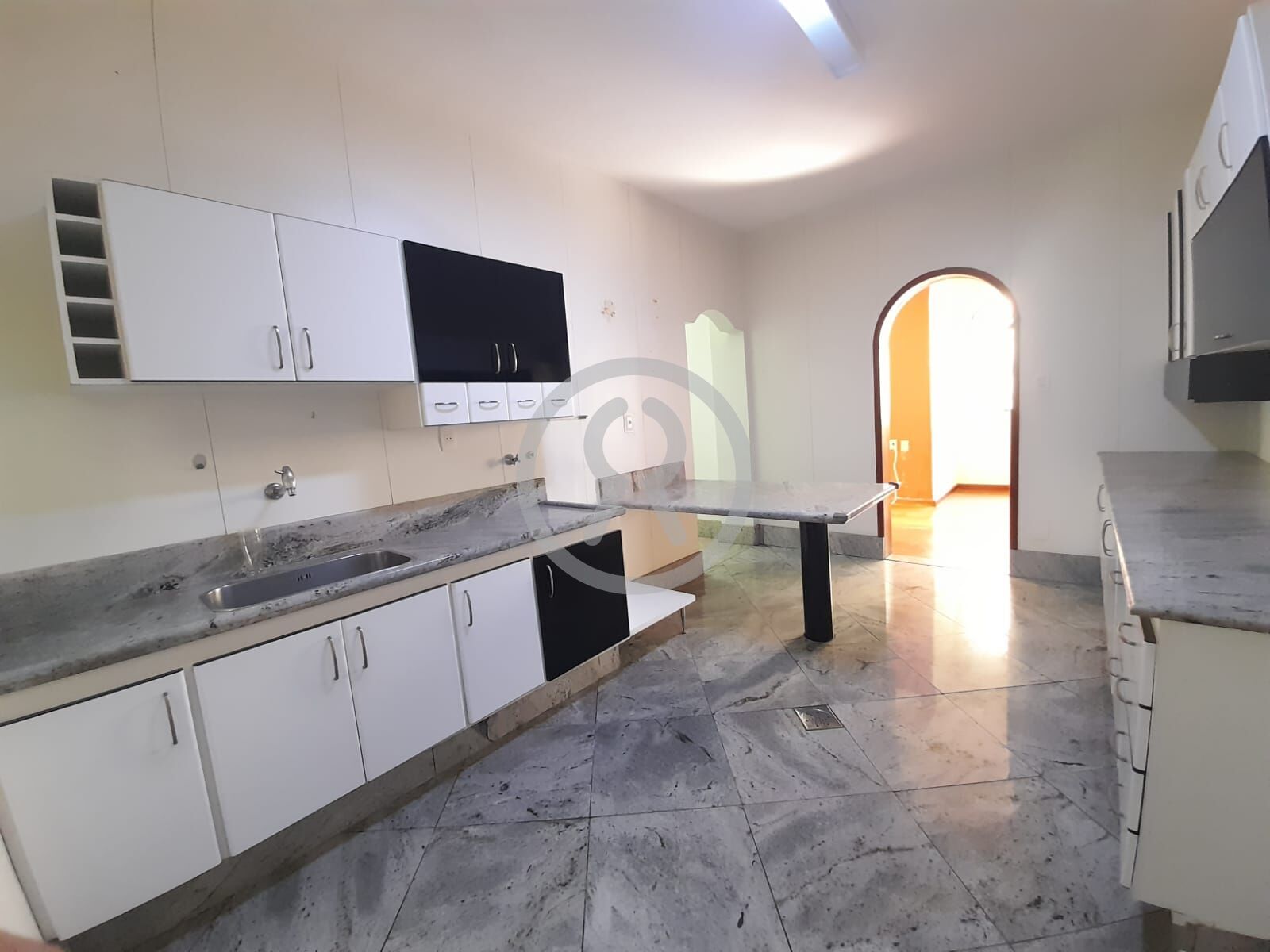 Casa para alugar com 4 quartos, 440m² - Foto 16