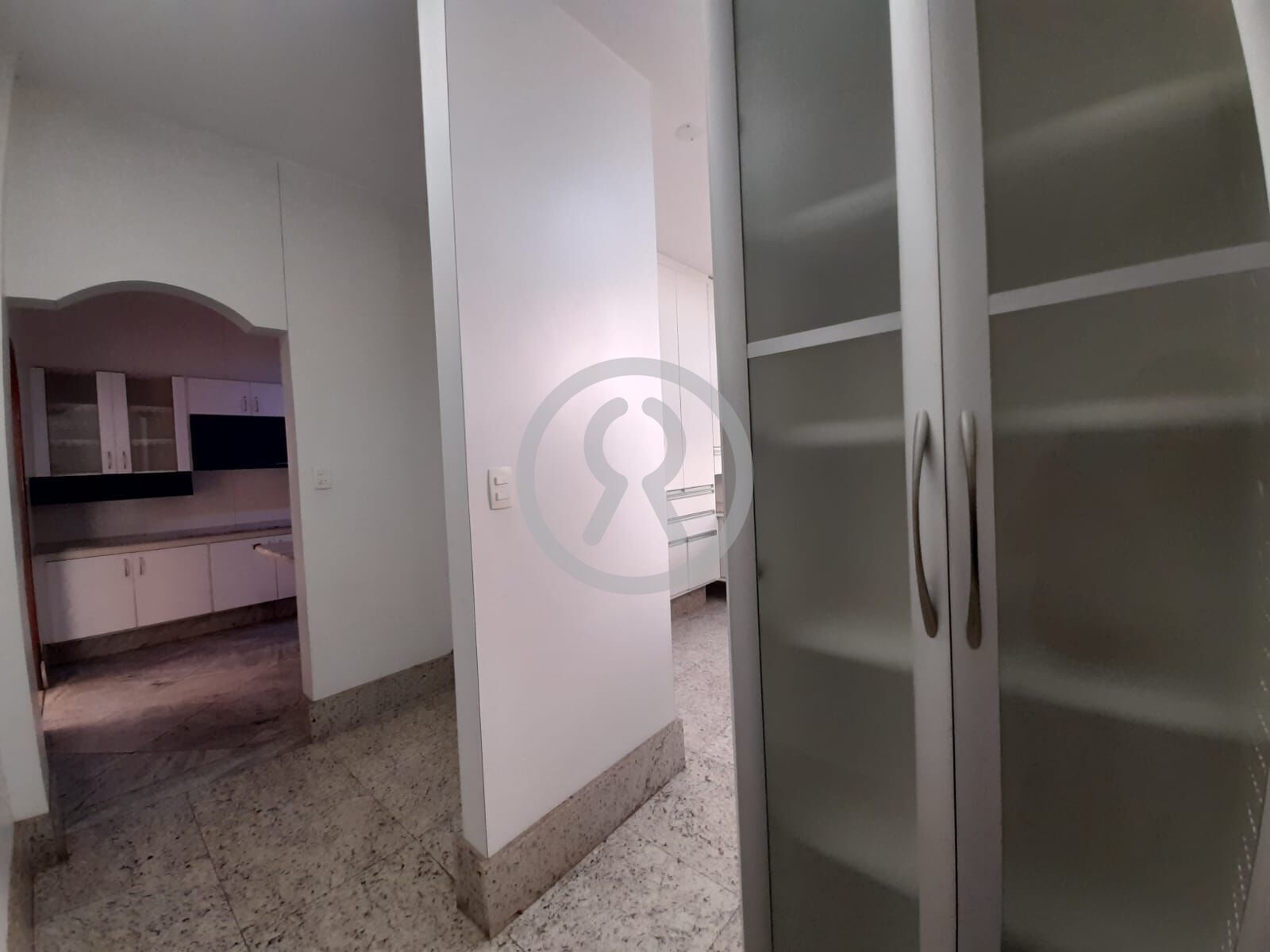 Casa para alugar com 4 quartos, 440m² - Foto 19