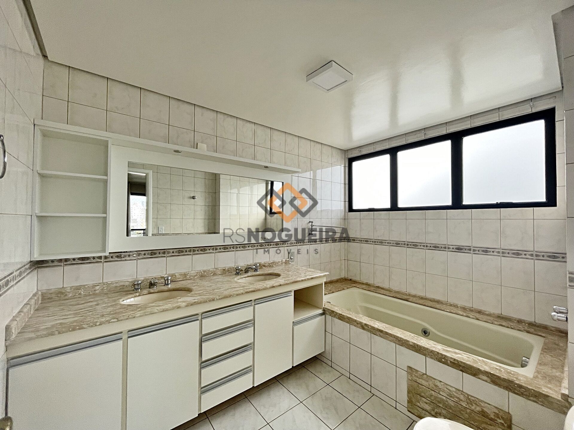 Apartamento para alugar com 3 quartos, 186m² - Foto 26