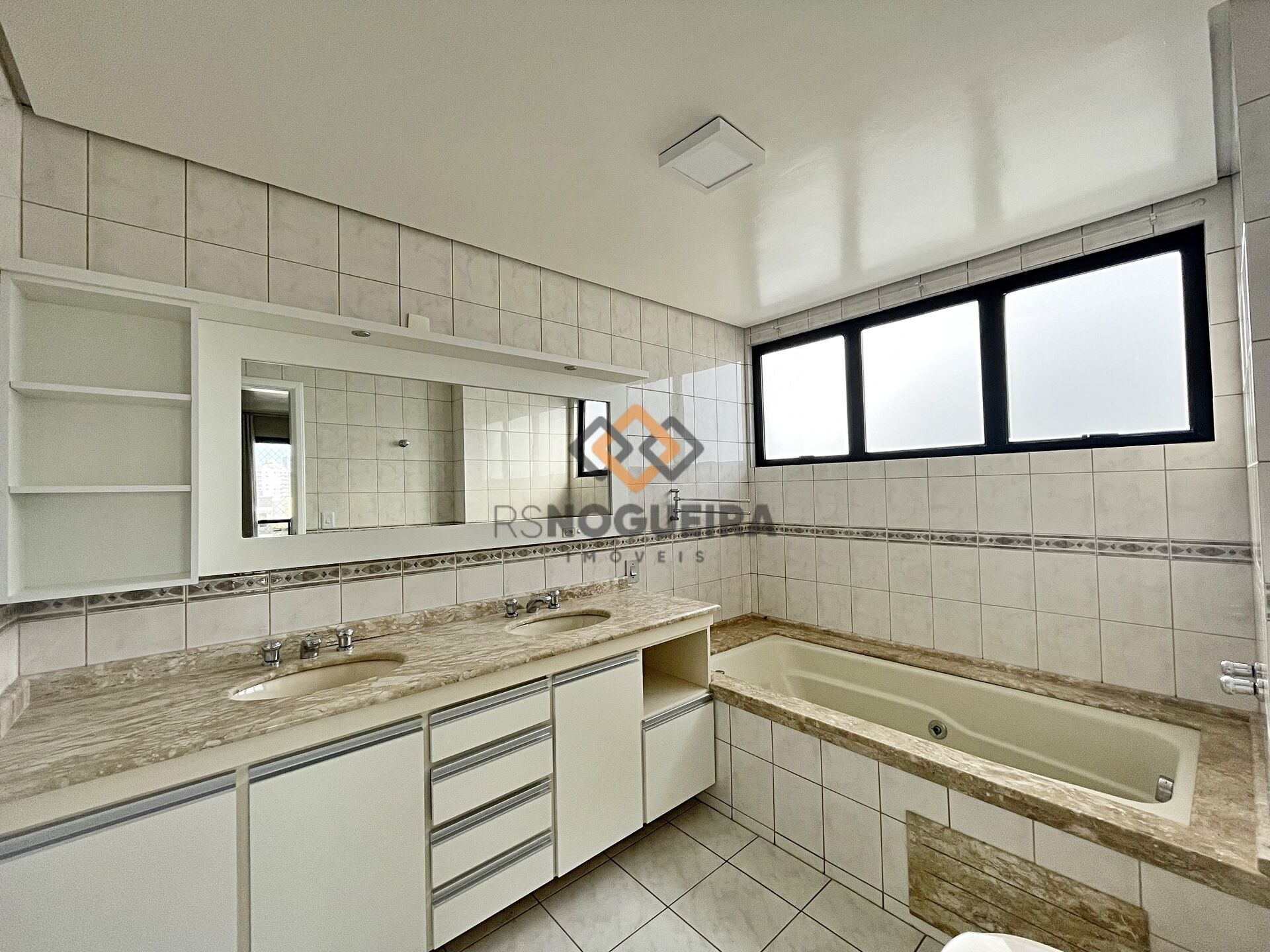 Apartamento para alugar com 3 quartos, 186m² - Foto 28