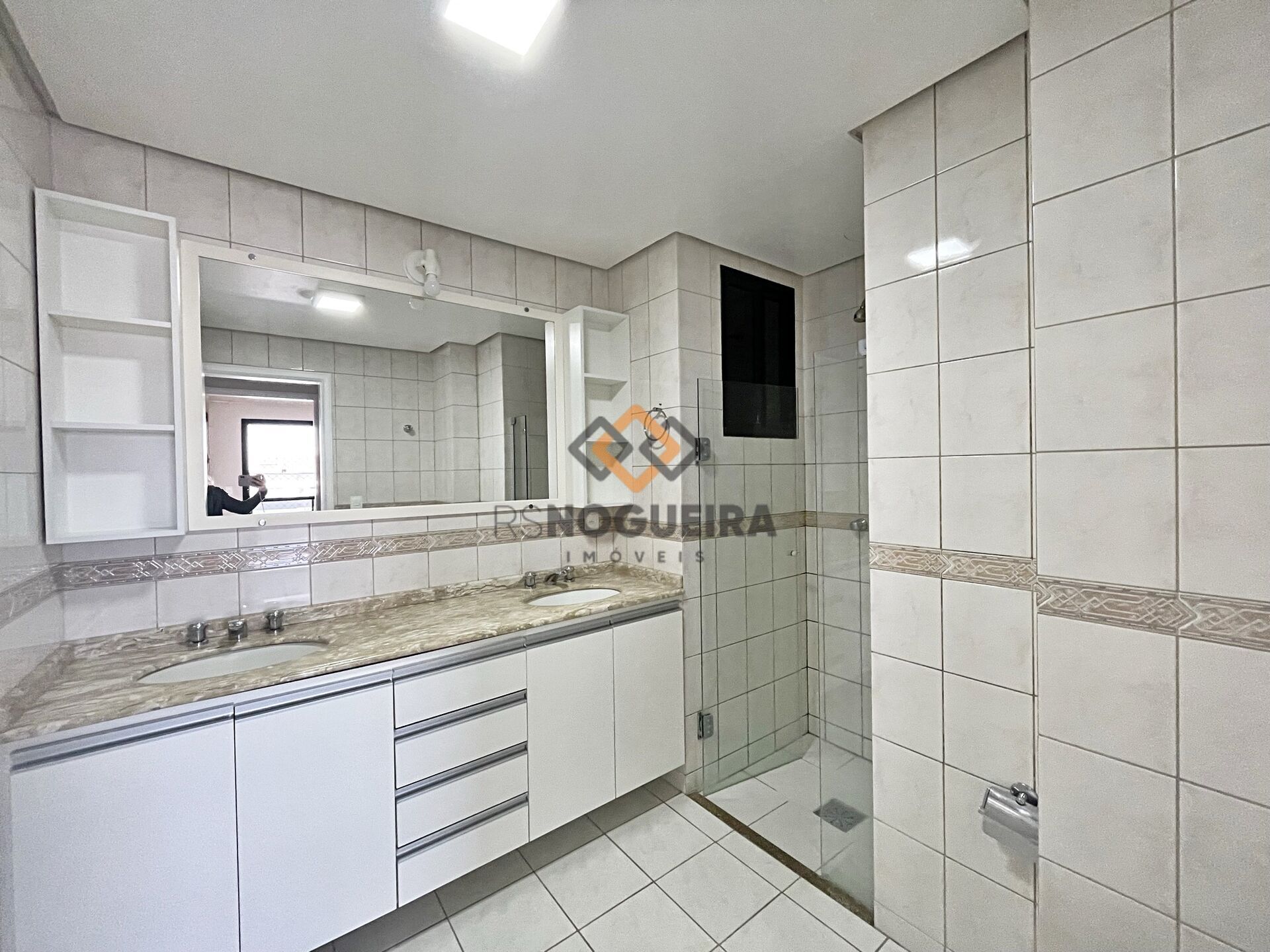 Apartamento para alugar com 3 quartos, 186m² - Foto 24