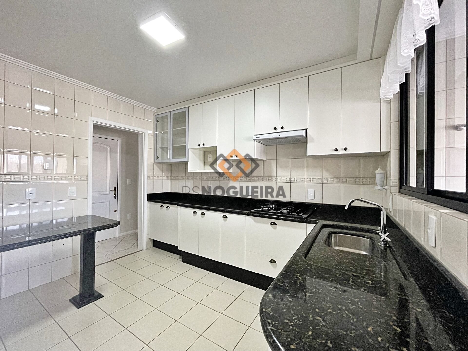 Apartamento para alugar com 3 quartos, 186m² - Foto 9