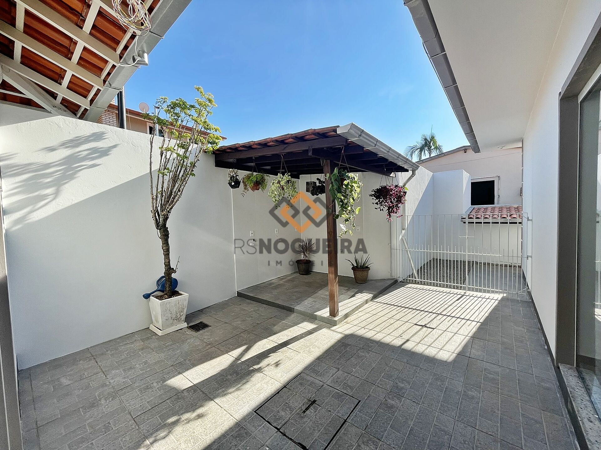 Casa para alugar com 6 quartos, 220m² - Foto 28