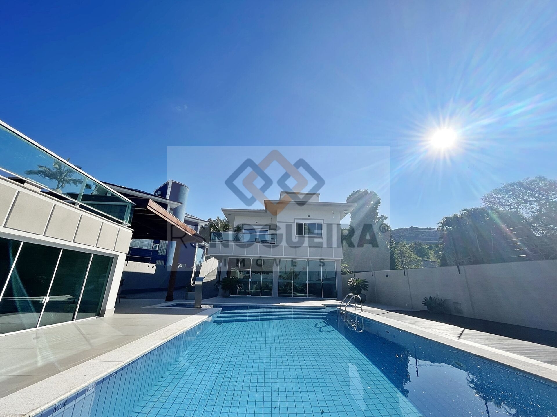 Casa, 4 quartos, 320 m² - Foto 1