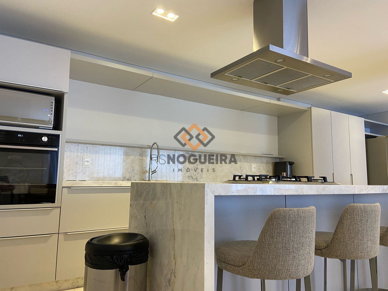 Cobertura à venda com 3 quartos, 257m² - Foto 12
