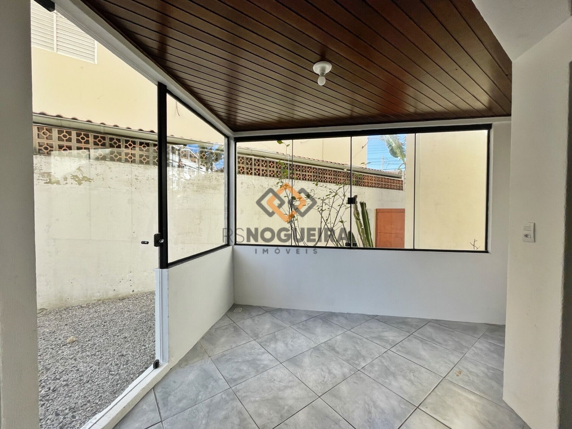 Apartamento para alugar com 2 quartos, 65m² - Foto 6