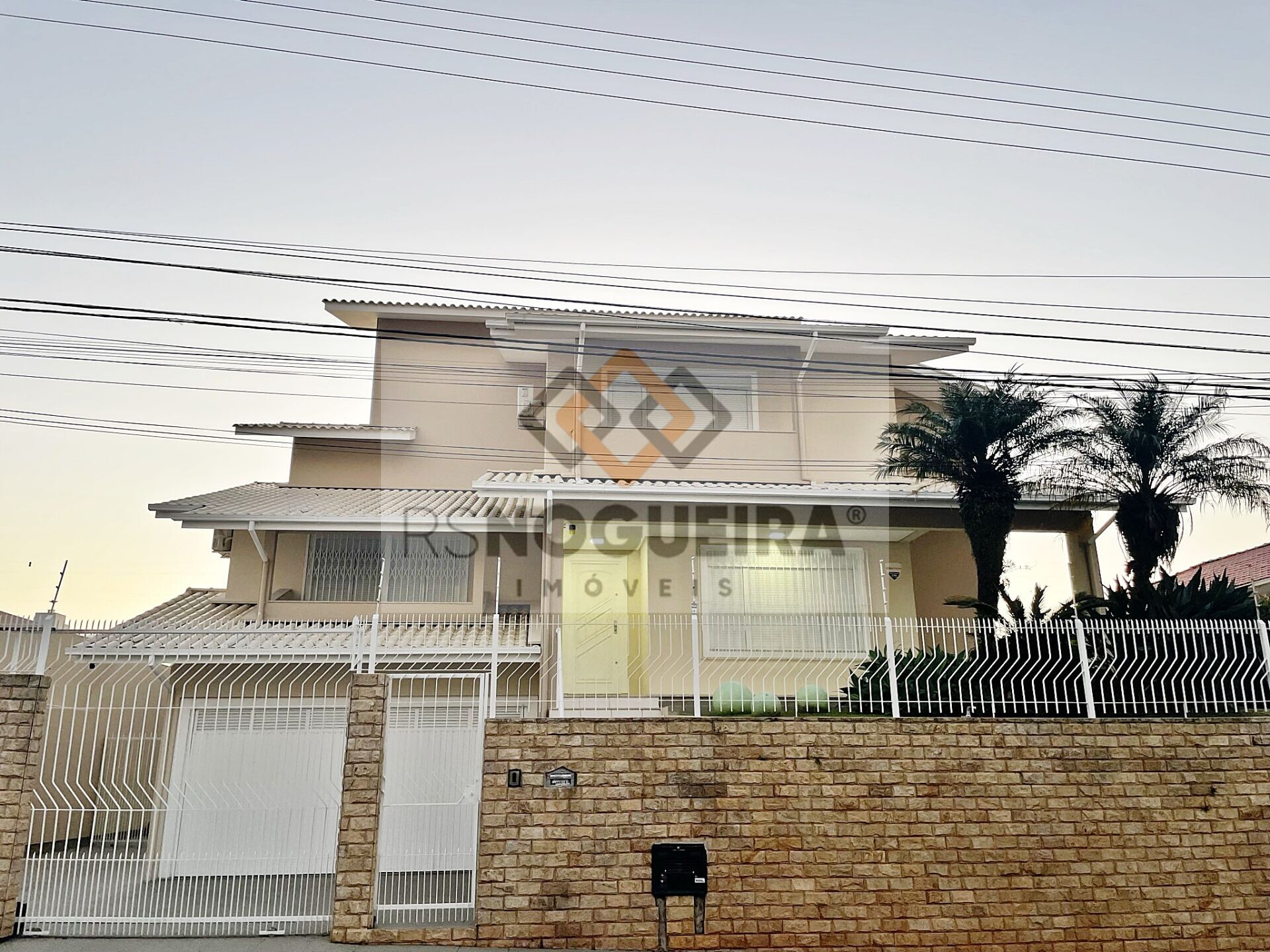 Casa, 4 quartos, 317 m² - Foto 1