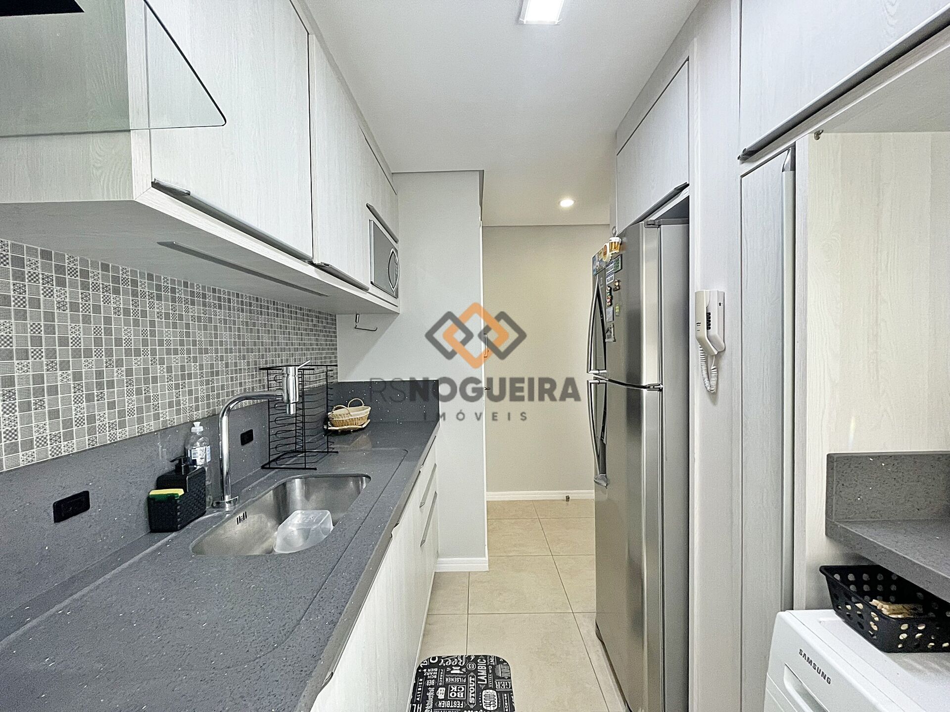 Apartamento à venda com 2 quartos, 64m² - Foto 2