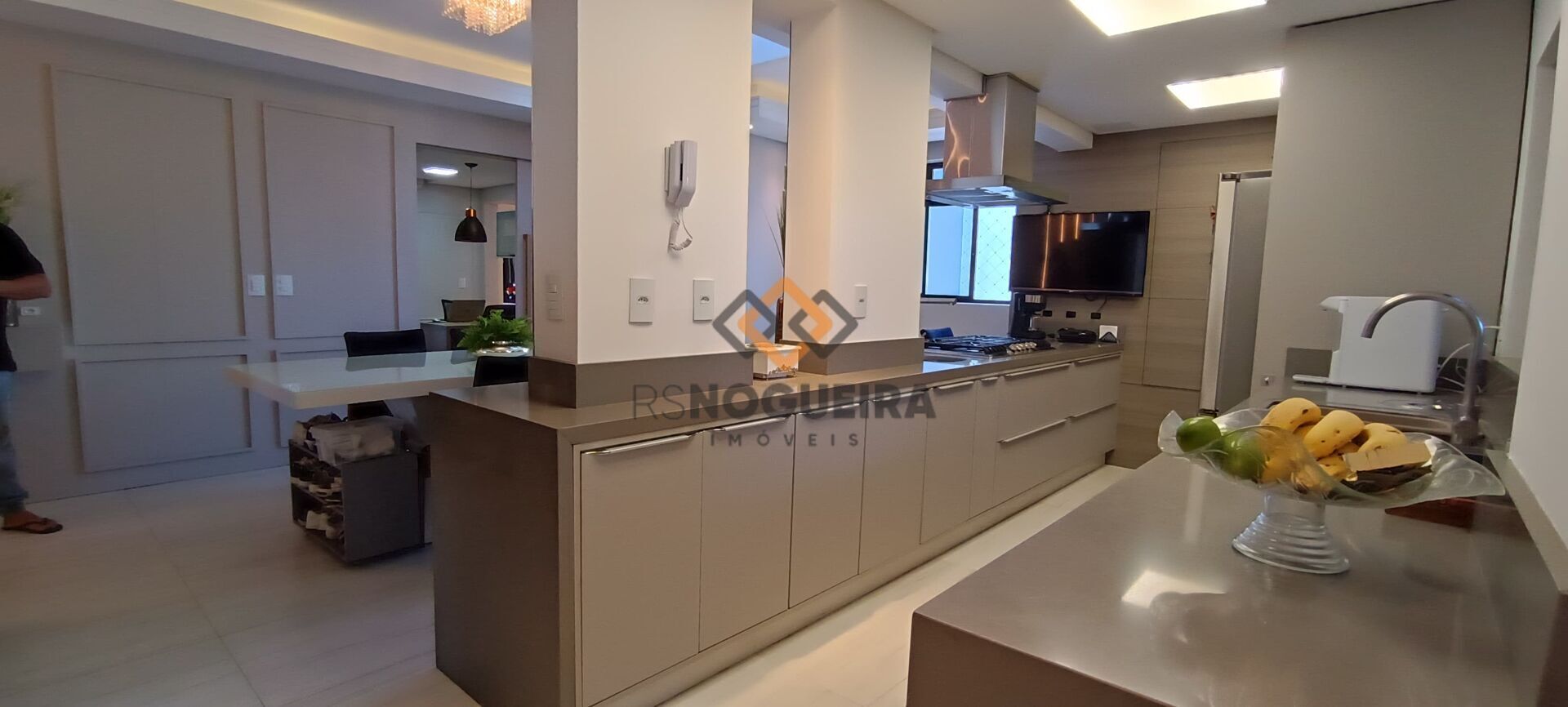 Cobertura para alugar com 4 quartos, 320m² - Foto 1