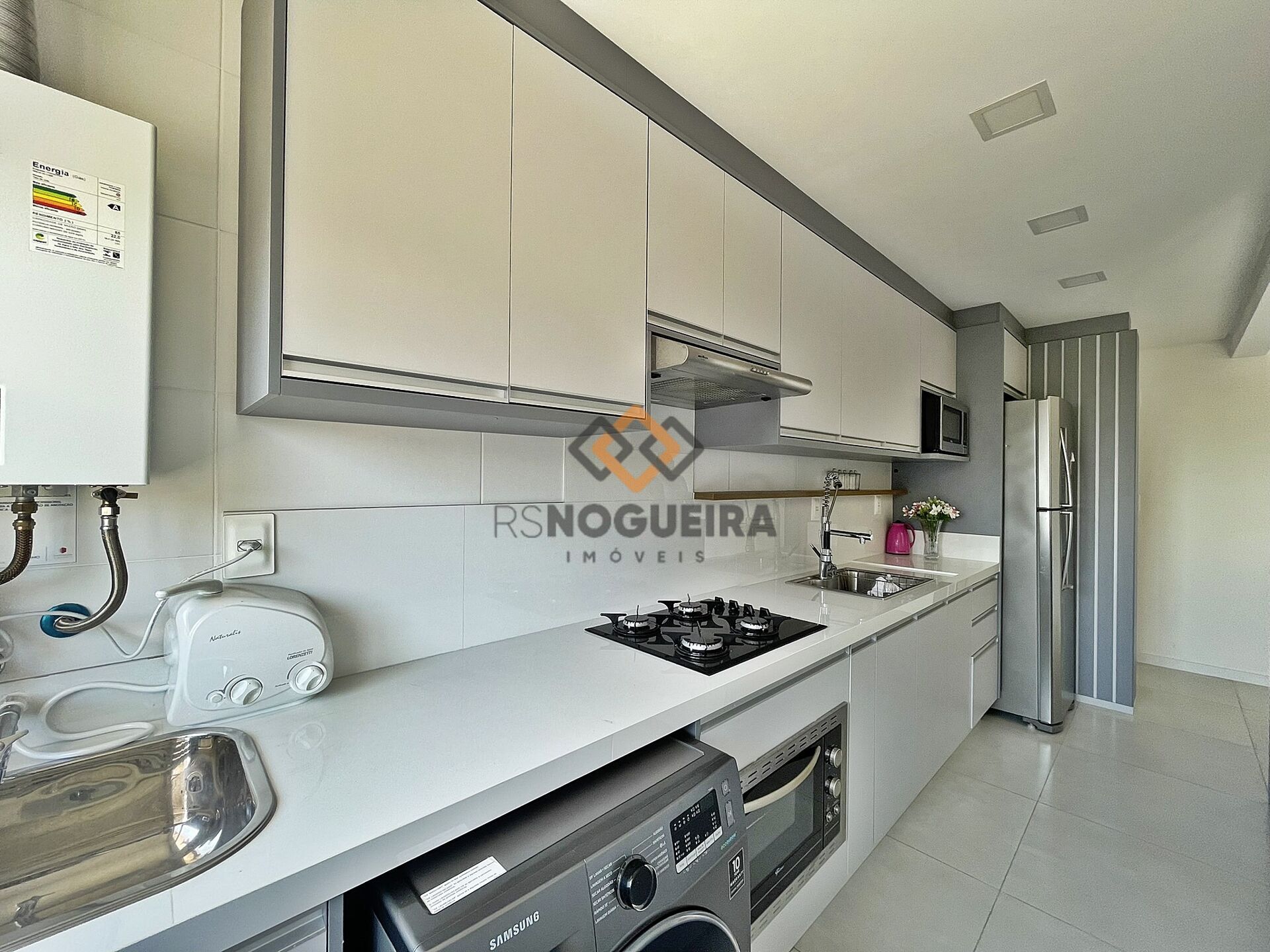 Apartamento para alugar com 2 quartos, 75m² - Foto 3