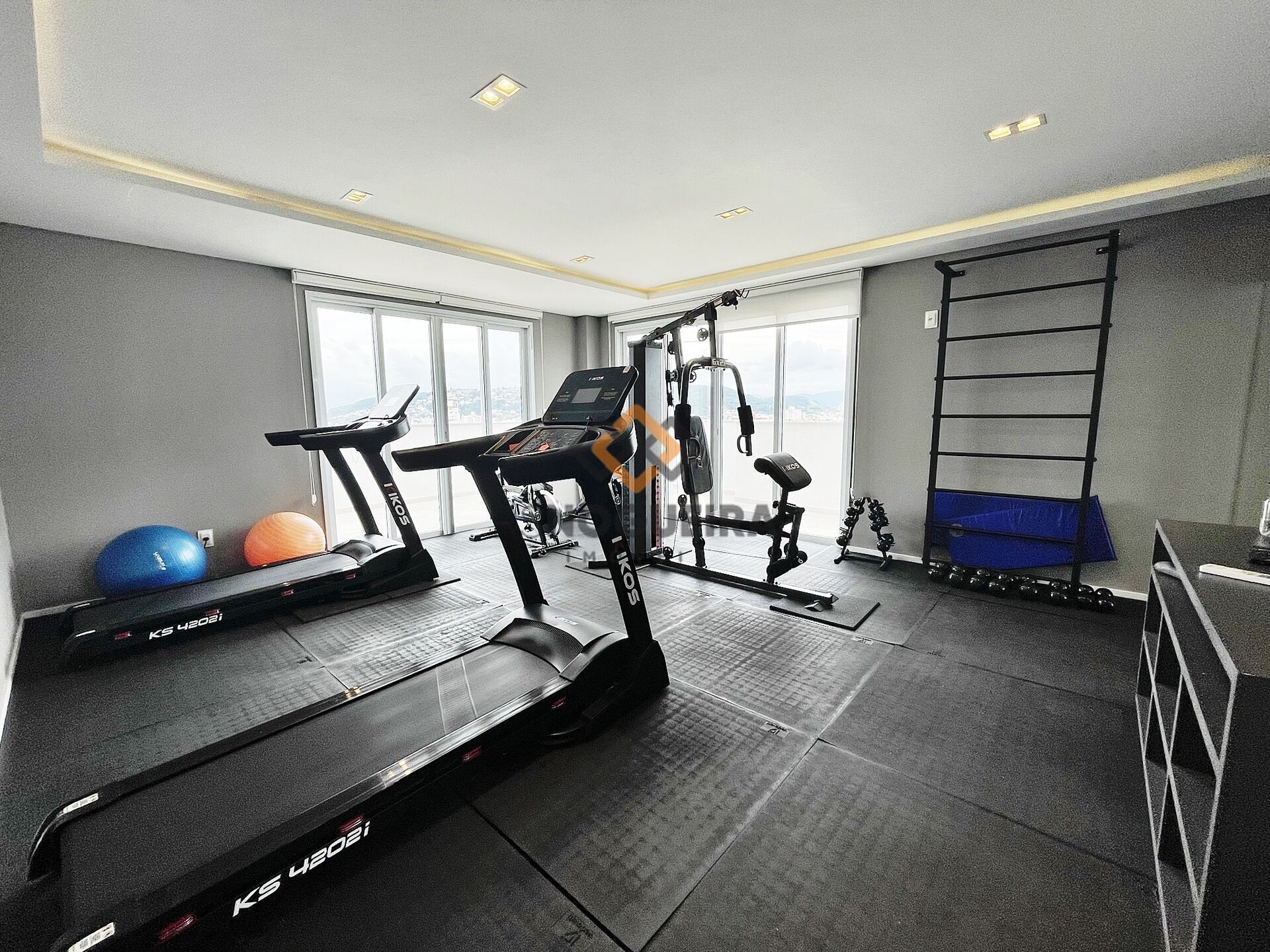 Apartamento para alugar com 2 quartos, 75m² - Foto 28