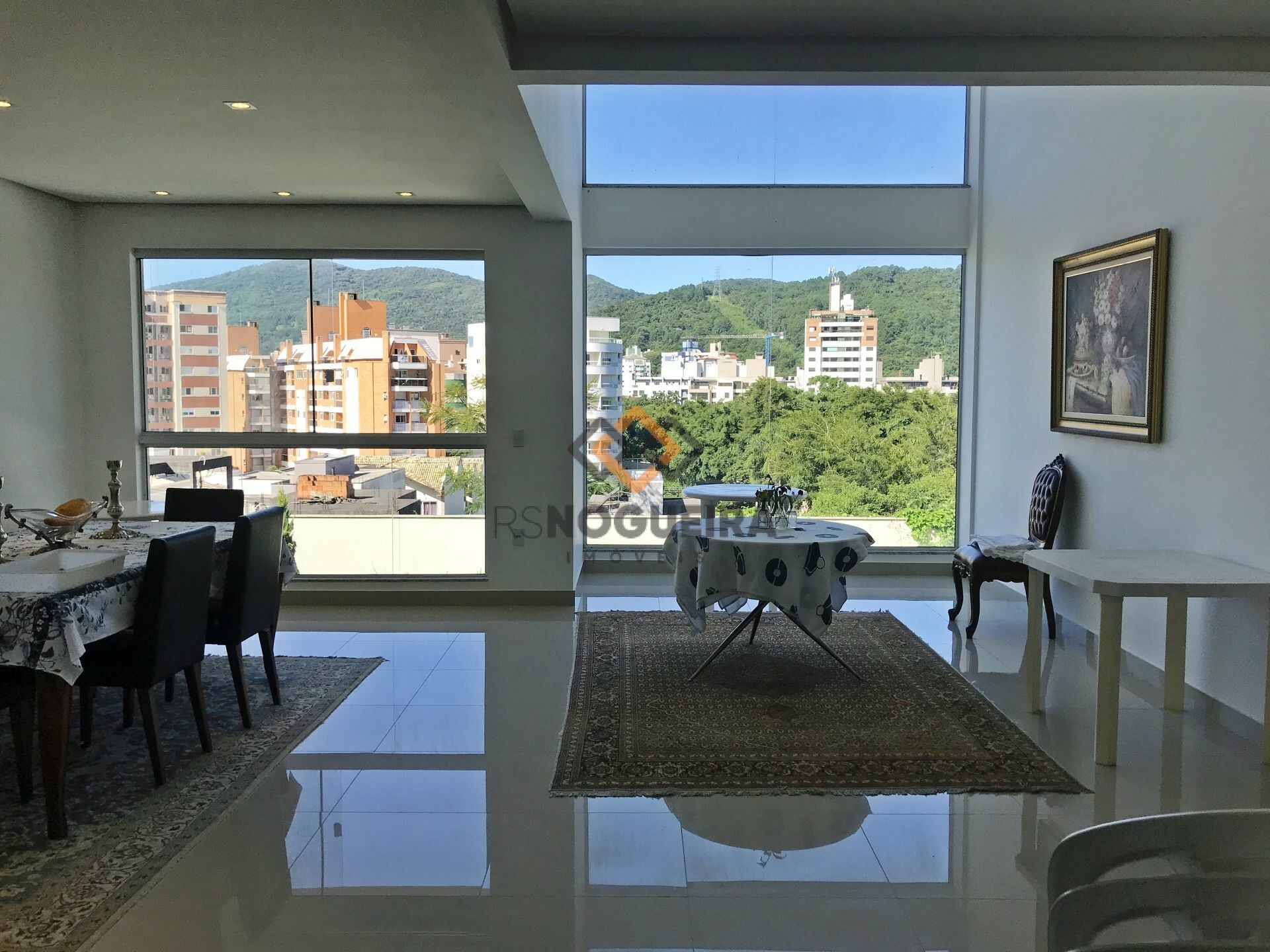 Casa à venda com 4 quartos, 439m² - Foto 1