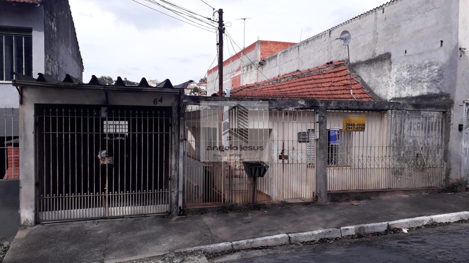 Casa à venda com 8 quartos, 300m² - Foto 1