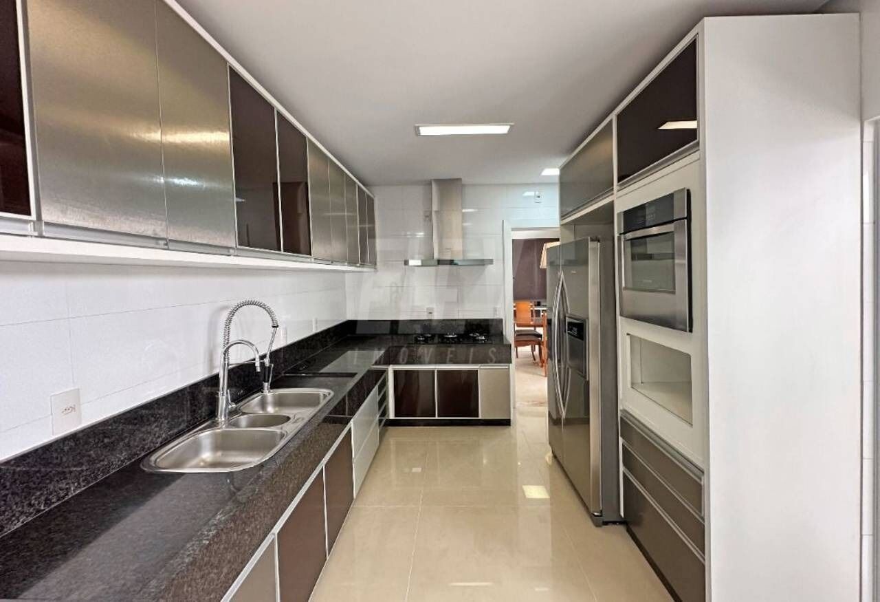 Casa de Condomínio à venda com 4 quartos, 250m² - Foto 5