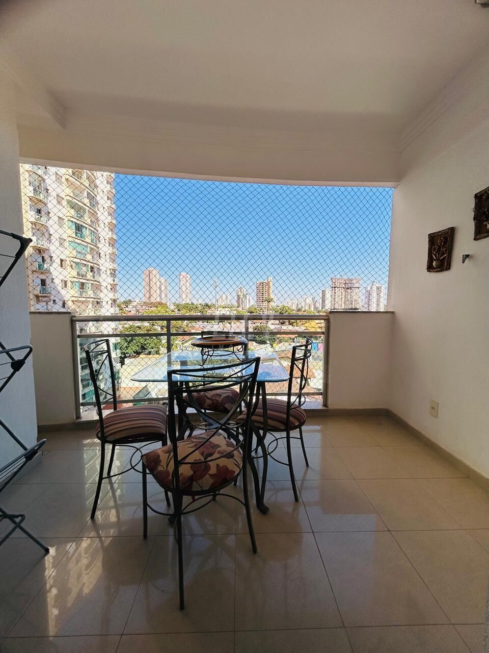 Apartamento à venda com 3 quartos, 93m² - Foto 2