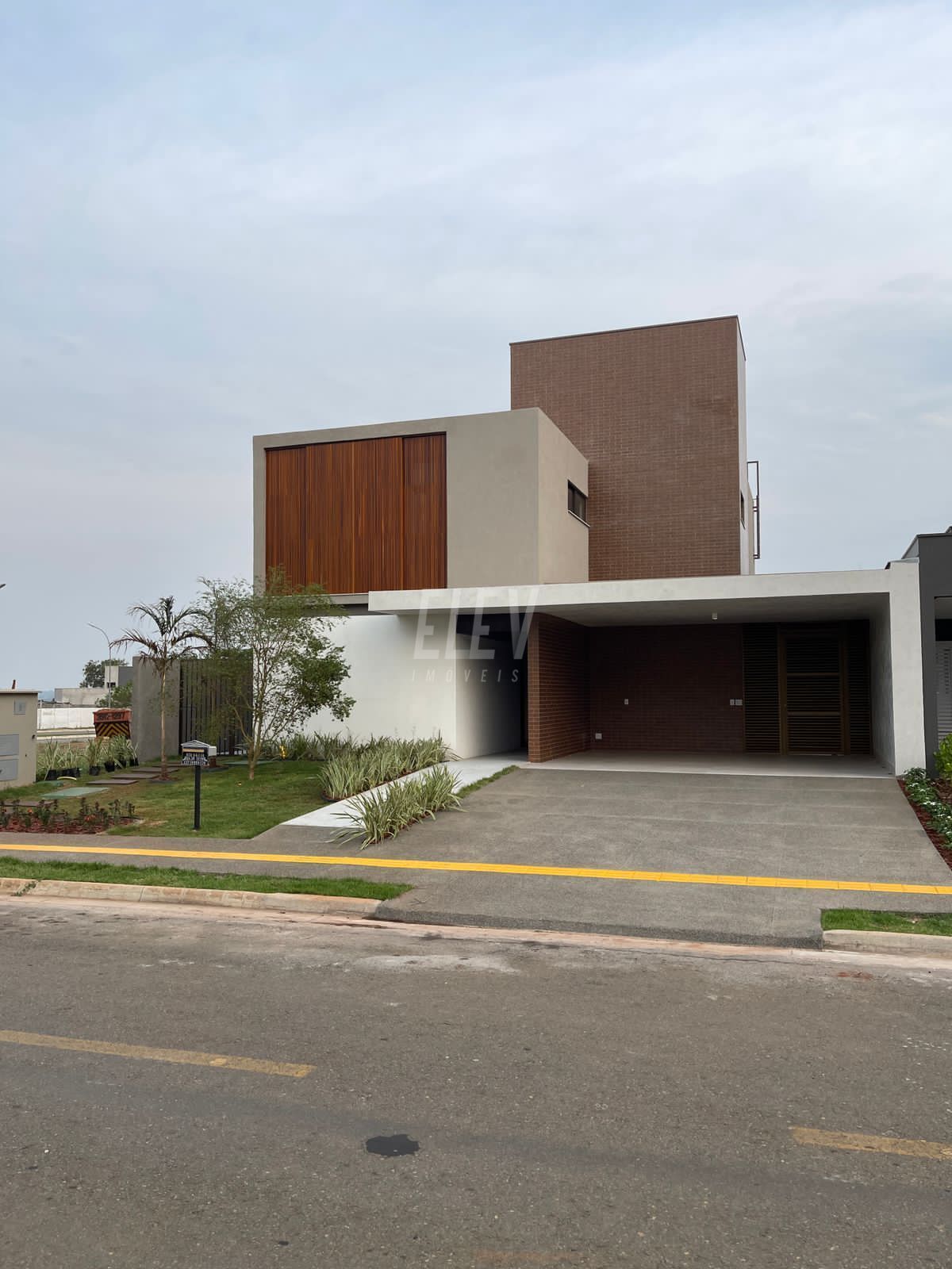 Casa de Condomínio à venda com 4 quartos, 290m² - Foto 1