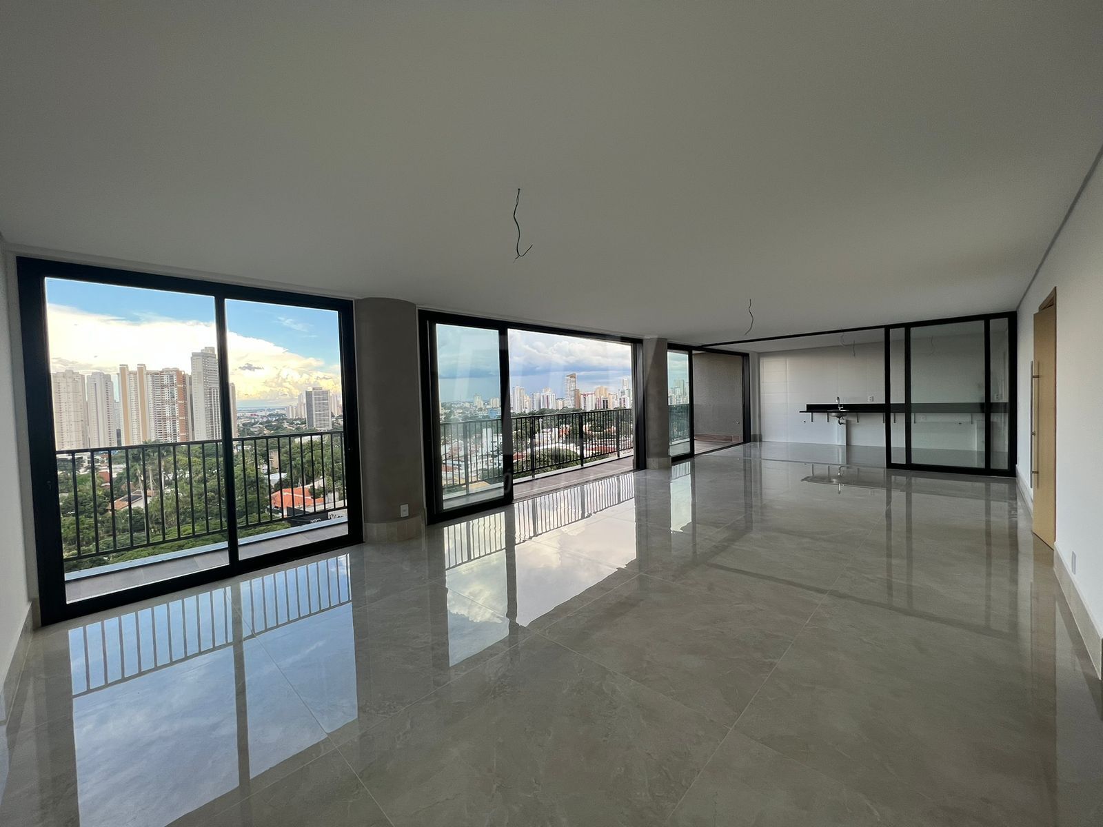 Apartamento à venda com 4 quartos, 244m² - Foto 1