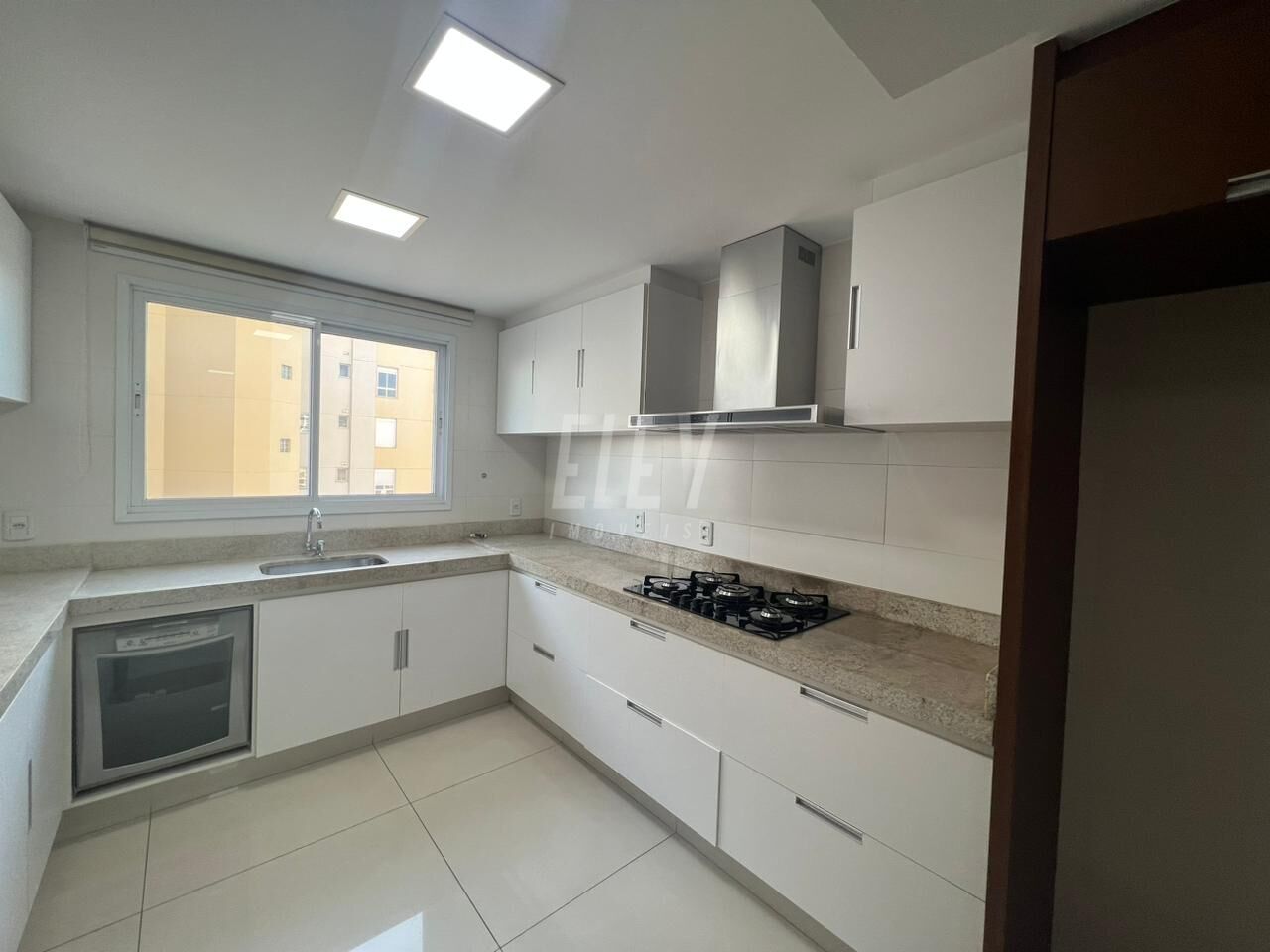 Apartamento à venda com 4 quartos, 305m² - Foto 15