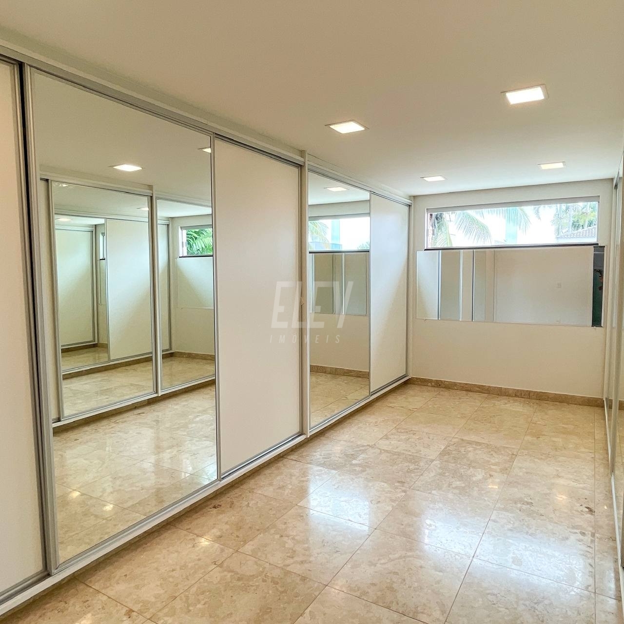 Casa de Condomínio à venda com 4 quartos, 530m² - Foto 42