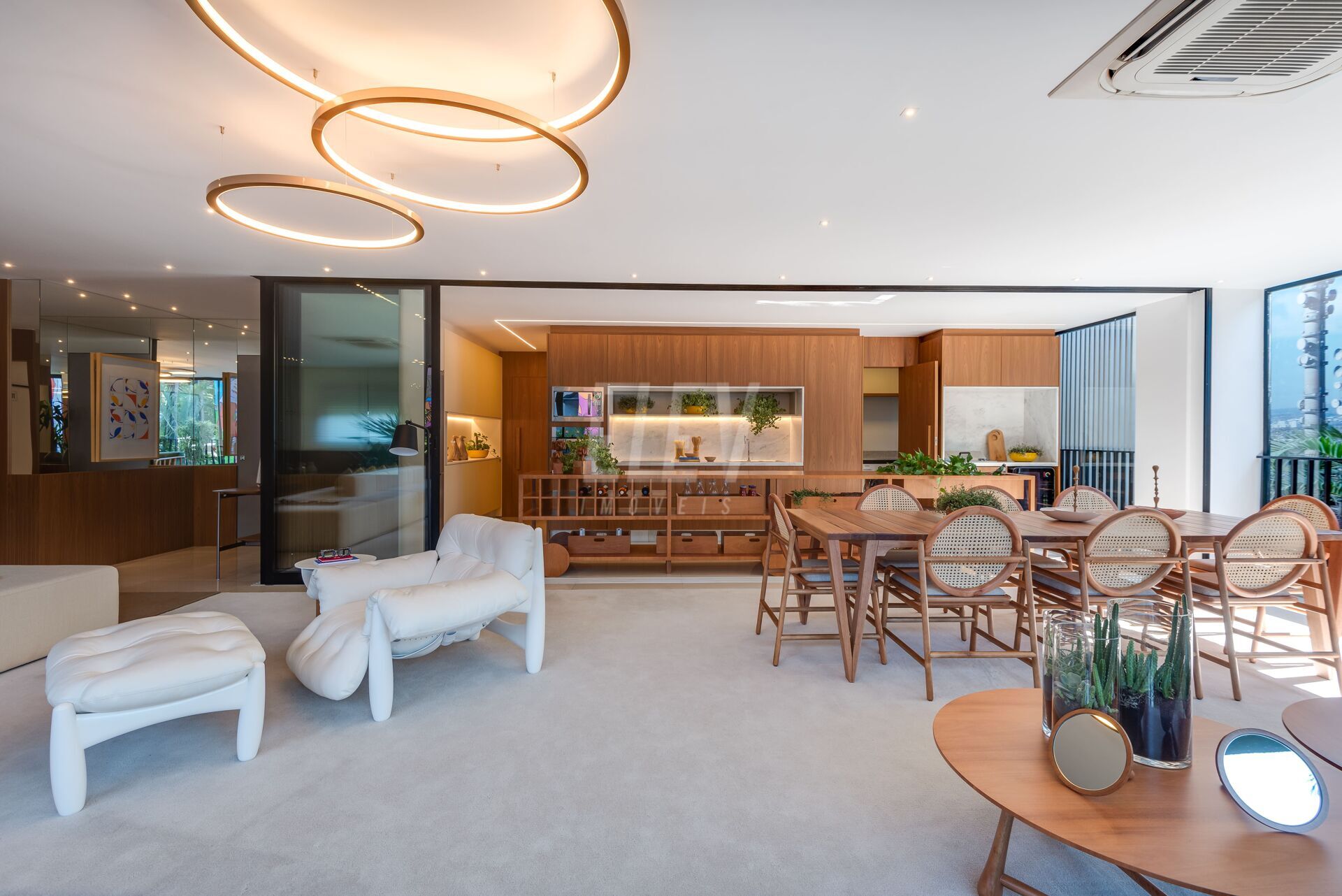 Apartamento à venda com 4 quartos, 199m² - Foto 2
