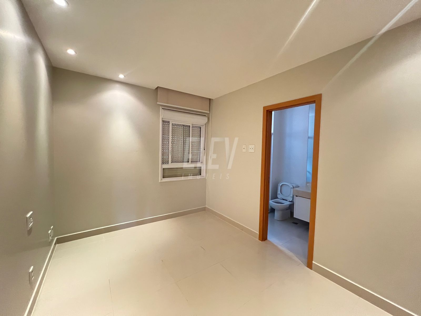 Apartamento à venda com 4 quartos, 216m² - Foto 20