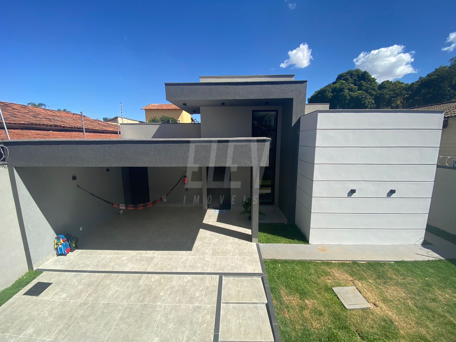 Casa à venda com 4 quartos, 251m² - Foto 2