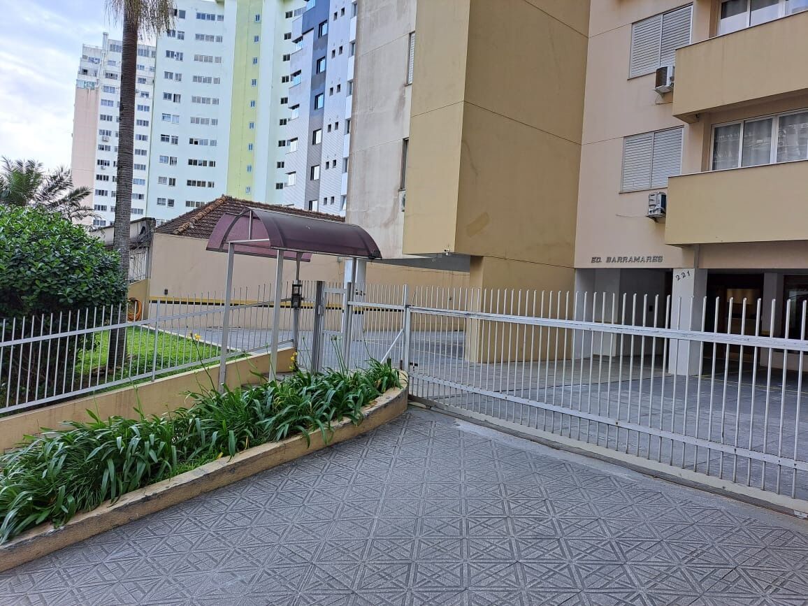 Apartamento à venda com 2 quartos, 67m² - Foto 2