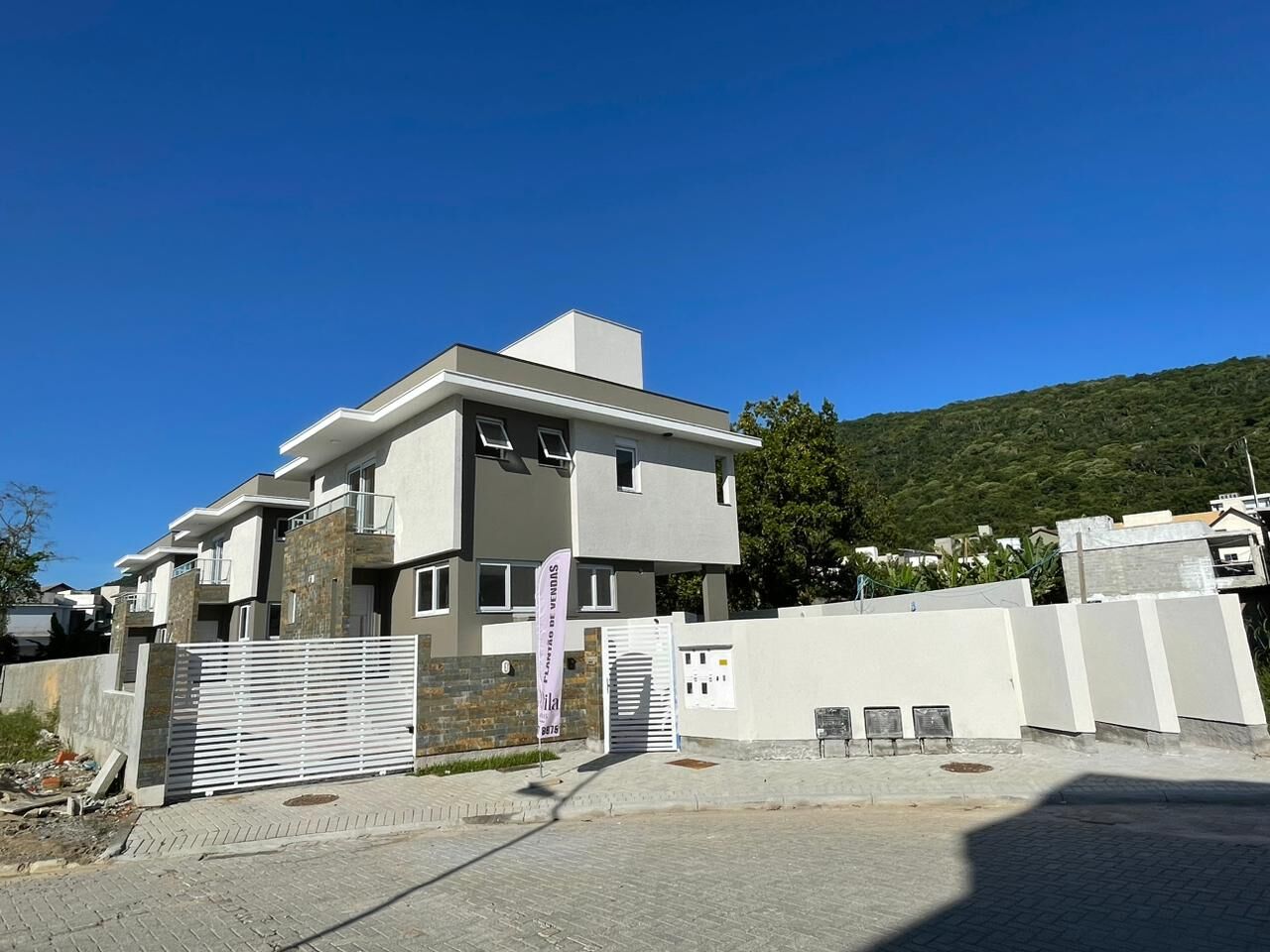 Casa à venda com 3 quartos, 188m² - Foto 1