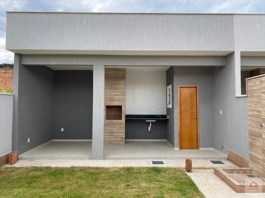 Casa à venda com 3 quartos, 100m² - Foto 1