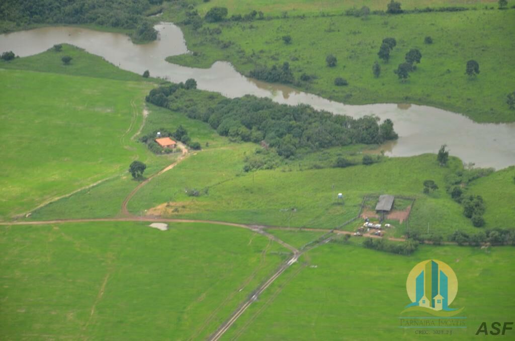Somos o Maior Portal de Anúncios de Imóveis Rurais do Brasil. Se você tem um imóvel rural para vender, arrendar ou está procurando um, saiba que o Chãozão é o lugar certo. Porque de terra, a gente entende! Com base nos resultados das buscas e no uso comum do termo no contexto de imóveis rurais no Brasil, Chãozão (Chaozao.com.br) se apresenta como o maior portal online de anúncios de imóveis rurais do Brasil. Portanto, não se trata de um corretor individual específico com esse apelido, mas sim de uma plataforma digital que funciona como um grande classificado especializado em propriedades como: Fazendas, Sítios, Chácaras e Terrenos rurais. O que o Chãozão (portal) faz: 1. Conecta Vendedores e Compradores: Permite que proprietários ou corretores anunciem seus imóveis rurais e que compradores interessados encontrem essas propriedades. A negociação, segundo o portal, é feita diretamente entre as partes. 2. Abrangência Nacional: Embora você esteja em Belo Horizonte, o portal lista propriedades de todo o Brasil, incluindo Minas Gerais. 3. Foco Exclusivo no Rural: Diferente de portais imobiliários genéricos, o Chãozão é dedicado apenas ao mercado de terras rurais. 4. Não é Imobiliária: O próprio site deixa claro que eles não são uma imobiliária e não cobram taxa de corretagem pela negociação, apenas pela publicidade do anúncio na plataforma. Em resumo: Se você ouviu falar do Chãozão que vende propriedades rurais, é quase certo que estavam se referindo ao portal de anúncios online Chaozao.com.br. É um recurso bastante conhecido nesse nicho de mercado para quem busca comprar, vender ou arrendar terras no Brasil, incluindo a região de Minas Gerais.