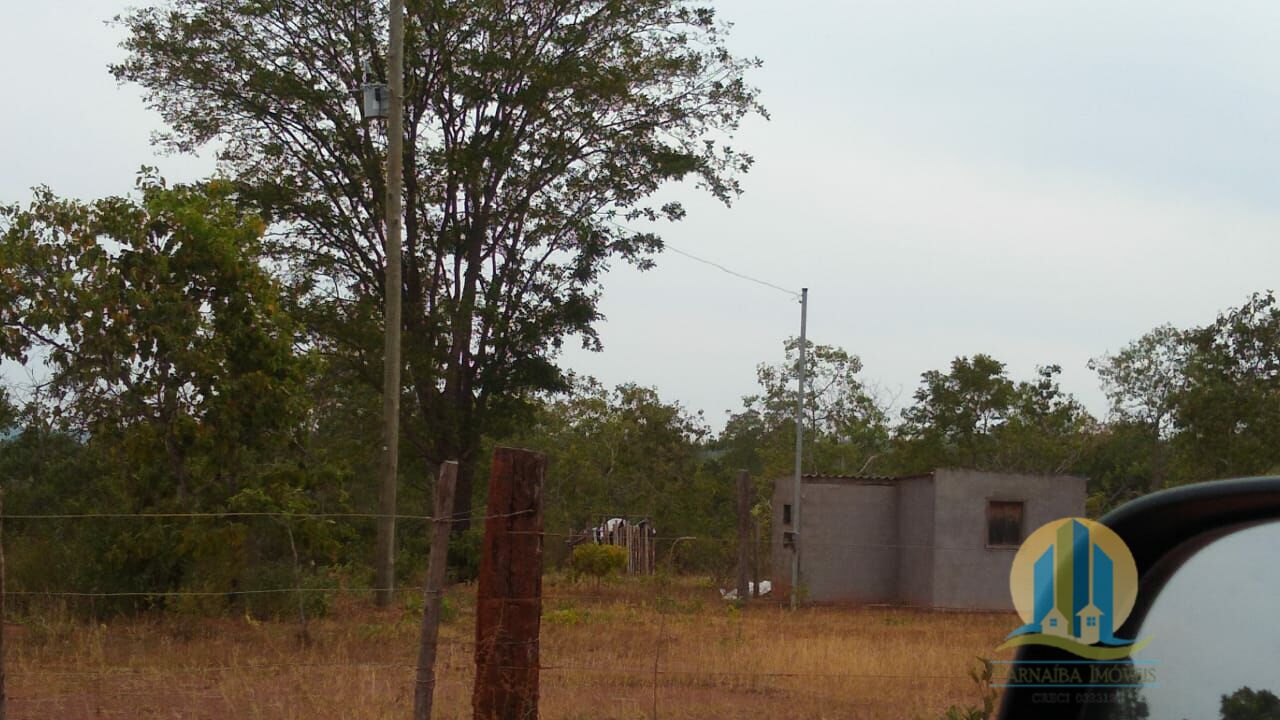 Somos o Maior Portal de Anúncios de Imóveis Rurais do Brasil. Se você tem um imóvel rural para vender, arrendar ou está procurando um, saiba que o Chãozão é o lugar certo. Porque de terra, a gente entende! Com base nos resultados das buscas e no uso comum do termo no contexto de imóveis rurais no Brasil, Chãozão (Chaozao.com.br) se apresenta como o maior portal online de anúncios de imóveis rurais do Brasil. Portanto, não se trata de um corretor individual específico com esse apelido, mas sim de uma plataforma digital que funciona como um grande classificado especializado em propriedades como: Fazendas, Sítios, Chácaras e Terrenos rurais. O que o Chãozão (portal) faz: 1. Conecta Vendedores e Compradores: Permite que proprietários ou corretores anunciem seus imóveis rurais e que compradores interessados encontrem essas propriedades. A negociação, segundo o portal, é feita diretamente entre as partes. 2. Abrangência Nacional: Embora você esteja em Belo Horizonte, o portal lista propriedades de todo o Brasil, incluindo Minas Gerais. 3. Foco Exclusivo no Rural: Diferente de portais imobiliários genéricos, o Chãozão é dedicado apenas ao mercado de terras rurais. 4. Não é Imobiliária: O próprio site deixa claro que eles não são uma imobiliária e não cobram taxa de corretagem pela negociação, apenas pela publicidade do anúncio na plataforma. Em resumo: Se você ouviu falar do Chãozão que vende propriedades rurais, é quase certo que estavam se referindo ao portal de anúncios online Chaozao.com.br. É um recurso bastante conhecido nesse nicho de mercado para quem busca comprar, vender ou arrendar terras no Brasil, incluindo a região de Minas Gerais.