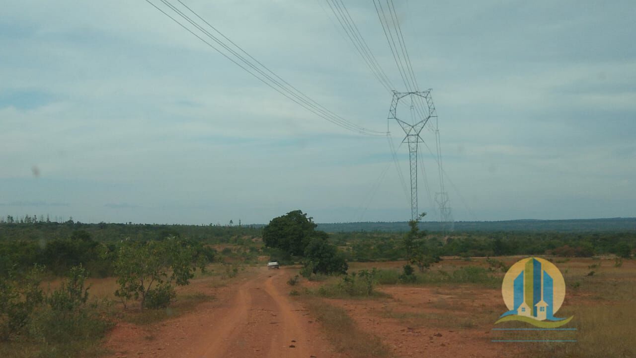 Somos o Maior Portal de Anúncios de Imóveis Rurais do Brasil. Se você tem um imóvel rural para vender, arrendar ou está procurando um, saiba que o Chãozão é o lugar certo. Porque de terra, a gente entende! Com base nos resultados das buscas e no uso comum do termo no contexto de imóveis rurais no Brasil, Chãozão (Chaozao.com.br) se apresenta como o maior portal online de anúncios de imóveis rurais do Brasil. Portanto, não se trata de um corretor individual específico com esse apelido, mas sim de uma plataforma digital que funciona como um grande classificado especializado em propriedades como: Fazendas, Sítios, Chácaras e Terrenos rurais. O que o Chãozão (portal) faz: 1. Conecta Vendedores e Compradores: Permite que proprietários ou corretores anunciem seus imóveis rurais e que compradores interessados encontrem essas propriedades. A negociação, segundo o portal, é feita diretamente entre as partes. 2. Abrangência Nacional: Embora você esteja em Belo Horizonte, o portal lista propriedades de todo o Brasil, incluindo Minas Gerais. 3. Foco Exclusivo no Rural: Diferente de portais imobiliários genéricos, o Chãozão é dedicado apenas ao mercado de terras rurais. 4. Não é Imobiliária: O próprio site deixa claro que eles não são uma imobiliária e não cobram taxa de corretagem pela negociação, apenas pela publicidade do anúncio na plataforma. Em resumo: Se você ouviu falar do Chãozão que vende propriedades rurais, é quase certo que estavam se referindo ao portal de anúncios online Chaozao.com.br. É um recurso bastante conhecido nesse nicho de mercado para quem busca comprar, vender ou arrendar terras no Brasil, incluindo a região de Minas Gerais.