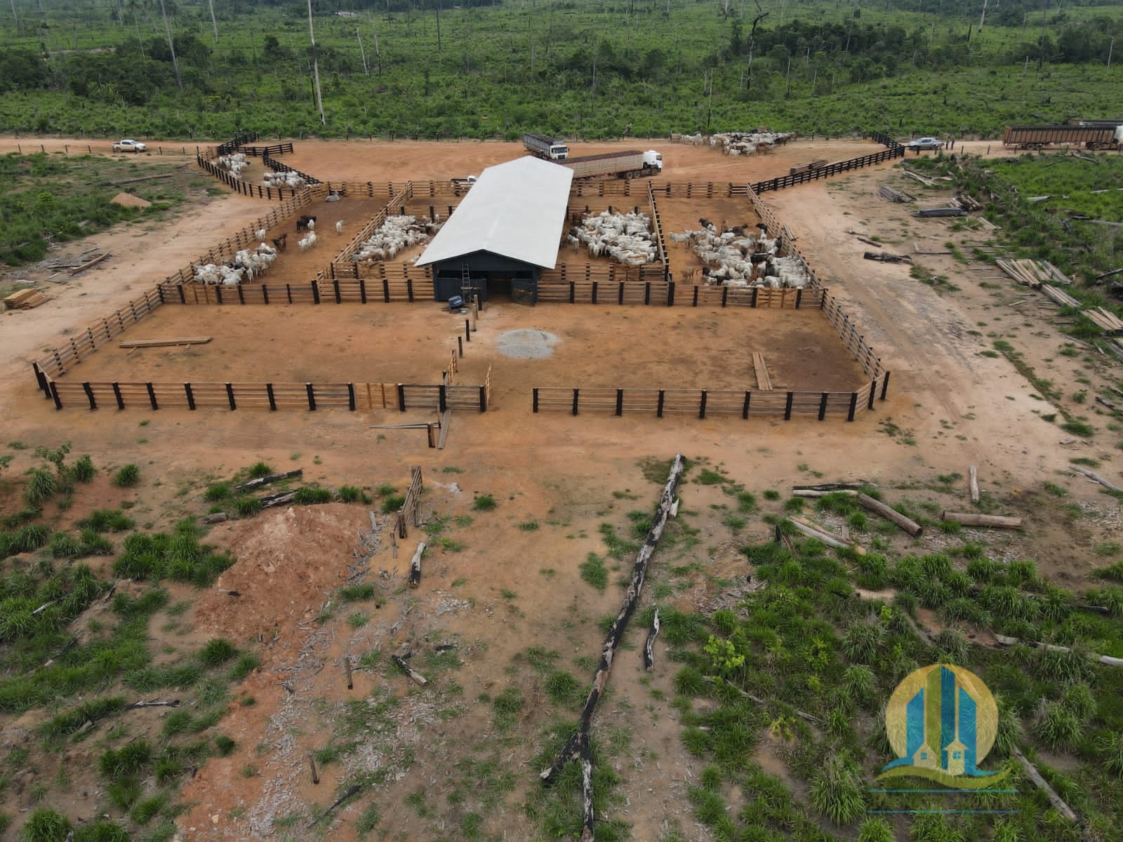 Somos o Maior Portal de Anúncios de Imóveis Rurais do Brasil. Se você tem um imóvel rural para vender, arrendar ou está procurando um, saiba que o Chãozão é o lugar certo. Porque de terra, a gente entende! Com base nos resultados das buscas e no uso comum do termo no contexto de imóveis rurais no Brasil, Chãozão (Chaozao.com.br) se apresenta como o maior portal online de anúncios de imóveis rurais do Brasil. Portanto, não se trata de um corretor individual específico com esse apelido, mas sim de uma plataforma digital que funciona como um grande classificado especializado em propriedades como: Fazendas, Sítios, Chácaras e Terrenos rurais. O que o Chãozão (portal) faz: 1. Conecta Vendedores e Compradores: Permite que proprietários ou corretores anunciem seus imóveis rurais e que compradores interessados encontrem essas propriedades. A negociação, segundo o portal, é feita diretamente entre as partes. 2. Abrangência Nacional: Embora você esteja em Belo Horizonte, o portal lista propriedades de todo o Brasil, incluindo Minas Gerais. 3. Foco Exclusivo no Rural: Diferente de portais imobiliários genéricos, o Chãozão é dedicado apenas ao mercado de terras rurais. 4. Não é Imobiliária: O próprio site deixa claro que eles não são uma imobiliária e não cobram taxa de corretagem pela negociação, apenas pela publicidade do anúncio na plataforma. Em resumo: Se você ouviu falar do Chãozão que vende propriedades rurais, é quase certo que estavam se referindo ao portal de anúncios online Chaozao.com.br. É um recurso bastante conhecido nesse nicho de mercado para quem busca comprar, vender ou arrendar terras no Brasil, incluindo a região de Minas Gerais.