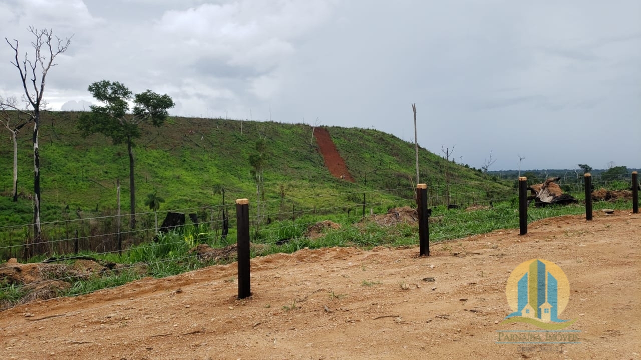 Somos o Maior Portal de Anúncios de Imóveis Rurais do Brasil. Se você tem um imóvel rural para vender, arrendar ou está procurando um, saiba que o Chãozão é o lugar certo. Porque de terra, a gente entende! Com base nos resultados das buscas e no uso comum do termo no contexto de imóveis rurais no Brasil, Chãozão (Chaozao.com.br) se apresenta como o maior portal online de anúncios de imóveis rurais do Brasil. Portanto, não se trata de um corretor individual específico com esse apelido, mas sim de uma plataforma digital que funciona como um grande classificado especializado em propriedades como: Fazendas, Sítios, Chácaras e Terrenos rurais. O que o Chãozão (portal) faz: 1. Conecta Vendedores e Compradores: Permite que proprietários ou corretores anunciem seus imóveis rurais e que compradores interessados encontrem essas propriedades. A negociação, segundo o portal, é feita diretamente entre as partes. 2. Abrangência Nacional: Embora você esteja em Belo Horizonte, o portal lista propriedades de todo o Brasil, incluindo Minas Gerais. 3. Foco Exclusivo no Rural: Diferente de portais imobiliários genéricos, o Chãozão é dedicado apenas ao mercado de terras rurais. 4. Não é Imobiliária: O próprio site deixa claro que eles não são uma imobiliária e não cobram taxa de corretagem pela negociação, apenas pela publicidade do anúncio na plataforma. Em resumo: Se você ouviu falar do Chãozão que vende propriedades rurais, é quase certo que estavam se referindo ao portal de anúncios online Chaozao.com.br. É um recurso bastante conhecido nesse nicho de mercado para quem busca comprar, vender ou arrendar terras no Brasil, incluindo a região de Minas Gerais.