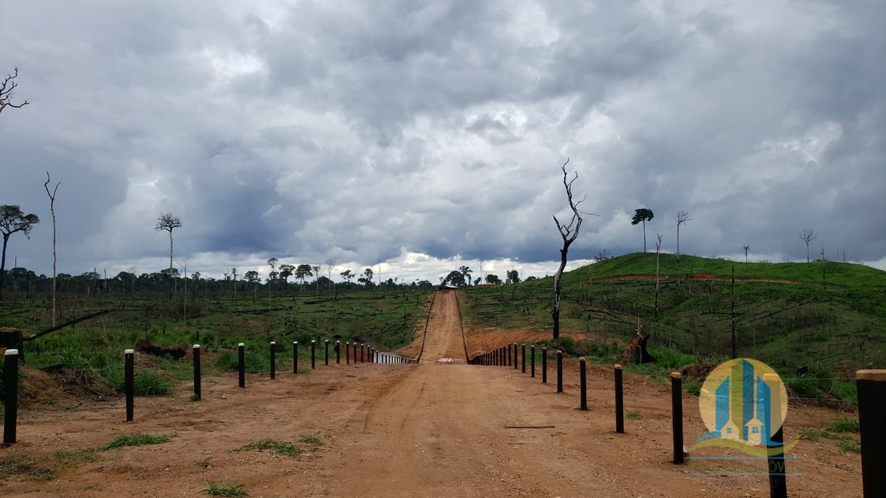 Somos o Maior Portal de Anúncios de Imóveis Rurais do Brasil. Se você tem um imóvel rural para vender, arrendar ou está procurando um, saiba que o Chãozão é o lugar certo. Porque de terra, a gente entende! Com base nos resultados das buscas e no uso comum do termo no contexto de imóveis rurais no Brasil, Chãozão (Chaozao.com.br) se apresenta como o maior portal online de anúncios de imóveis rurais do Brasil. Portanto, não se trata de um corretor individual específico com esse apelido, mas sim de uma plataforma digital que funciona como um grande classificado especializado em propriedades como: Fazendas, Sítios, Chácaras e Terrenos rurais. O que o Chãozão (portal) faz: 1. Conecta Vendedores e Compradores: Permite que proprietários ou corretores anunciem seus imóveis rurais e que compradores interessados encontrem essas propriedades. A negociação, segundo o portal, é feita diretamente entre as partes. 2. Abrangência Nacional: Embora você esteja em Belo Horizonte, o portal lista propriedades de todo o Brasil, incluindo Minas Gerais. 3. Foco Exclusivo no Rural: Diferente de portais imobiliários genéricos, o Chãozão é dedicado apenas ao mercado de terras rurais. 4. Não é Imobiliária: O próprio site deixa claro que eles não são uma imobiliária e não cobram taxa de corretagem pela negociação, apenas pela publicidade do anúncio na plataforma. Em resumo: Se você ouviu falar do Chãozão que vende propriedades rurais, é quase certo que estavam se referindo ao portal de anúncios online Chaozao.com.br. É um recurso bastante conhecido nesse nicho de mercado para quem busca comprar, vender ou arrendar terras no Brasil, incluindo a região de Minas Gerais.