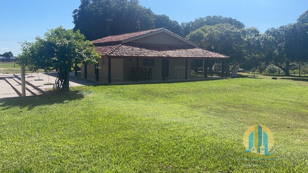 Somos o Maior Portal de Anúncios de Imóveis Rurais do Brasil. Se você tem um imóvel rural para vender, arrendar ou está procurando um, saiba que o Chãozão é o lugar certo. Porque de terra, a gente entende! Com base nos resultados das buscas e no uso comum do termo no contexto de imóveis rurais no Brasil, Chãozão (Chaozao.com.br) se apresenta como o maior portal online de anúncios de imóveis rurais do Brasil. Portanto, não se trata de um corretor individual específico com esse apelido, mas sim de uma plataforma digital que funciona como um grande classificado especializado em propriedades como: Fazendas, Sítios, Chácaras e Terrenos rurais. O que o Chãozão (portal) faz: 1. Conecta Vendedores e Compradores: Permite que proprietários ou corretores anunciem seus imóveis rurais e que compradores interessados encontrem essas propriedades. A negociação, segundo o portal, é feita diretamente entre as partes. 2. Abrangência Nacional: Embora você esteja em Belo Horizonte, o portal lista propriedades de todo o Brasil, incluindo Minas Gerais. 3. Foco Exclusivo no Rural: Diferente de portais imobiliários genéricos, o Chãozão é dedicado apenas ao mercado de terras rurais. 4. Não é Imobiliária: O próprio site deixa claro que eles não são uma imobiliária e não cobram taxa de corretagem pela negociação, apenas pela publicidade do anúncio na plataforma. Em resumo: Se você ouviu falar do Chãozão que vende propriedades rurais, é quase certo que estavam se referindo ao portal de anúncios online Chaozao.com.br. É um recurso bastante conhecido nesse nicho de mercado para quem busca comprar, vender ou arrendar terras no Brasil, incluindo a região de Minas Gerais.