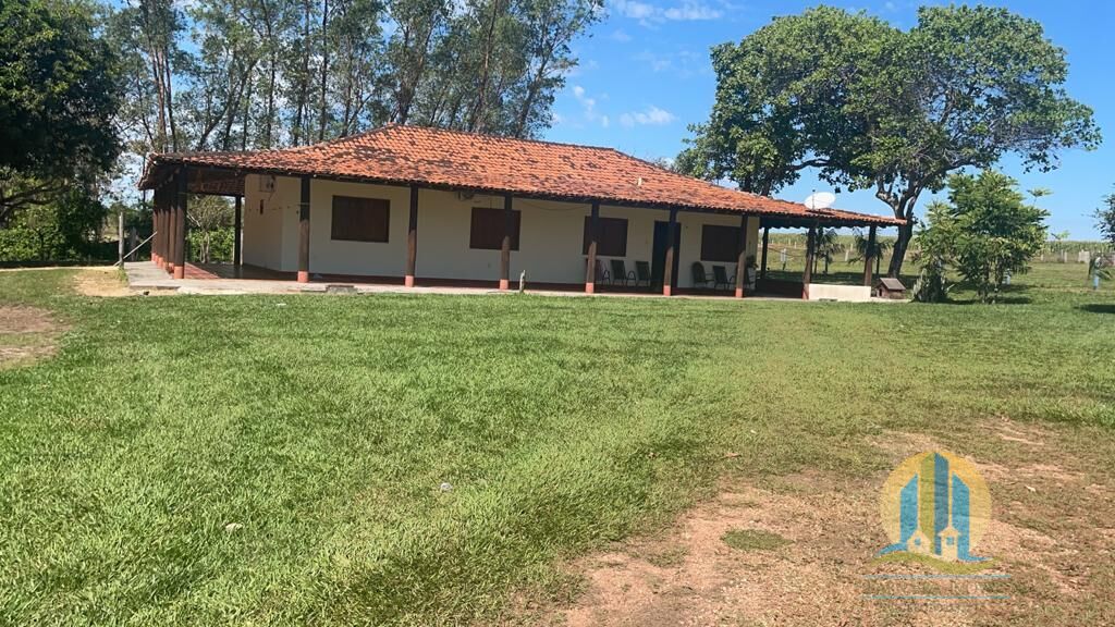 Somos o Maior Portal de Anúncios de Imóveis Rurais do Brasil. Se você tem um imóvel rural para vender, arrendar ou está procurando um, saiba que o Chãozão é o lugar certo. Porque de terra, a gente entende! Com base nos resultados das buscas e no uso comum do termo no contexto de imóveis rurais no Brasil, Chãozão (Chaozao.com.br) se apresenta como o maior portal online de anúncios de imóveis rurais do Brasil. Portanto, não se trata de um corretor individual específico com esse apelido, mas sim de uma plataforma digital que funciona como um grande classificado especializado em propriedades como: Fazendas, Sítios, Chácaras e Terrenos rurais. O que o Chãozão (portal) faz: 1. Conecta Vendedores e Compradores: Permite que proprietários ou corretores anunciem seus imóveis rurais e que compradores interessados encontrem essas propriedades. A negociação, segundo o portal, é feita diretamente entre as partes. 2. Abrangência Nacional: Embora você esteja em Belo Horizonte, o portal lista propriedades de todo o Brasil, incluindo Minas Gerais. 3. Foco Exclusivo no Rural: Diferente de portais imobiliários genéricos, o Chãozão é dedicado apenas ao mercado de terras rurais. 4. Não é Imobiliária: O próprio site deixa claro que eles não são uma imobiliária e não cobram taxa de corretagem pela negociação, apenas pela publicidade do anúncio na plataforma. Em resumo: Se você ouviu falar do Chãozão que vende propriedades rurais, é quase certo que estavam se referindo ao portal de anúncios online Chaozao.com.br. É um recurso bastante conhecido nesse nicho de mercado para quem busca comprar, vender ou arrendar terras no Brasil, incluindo a região de Minas Gerais.