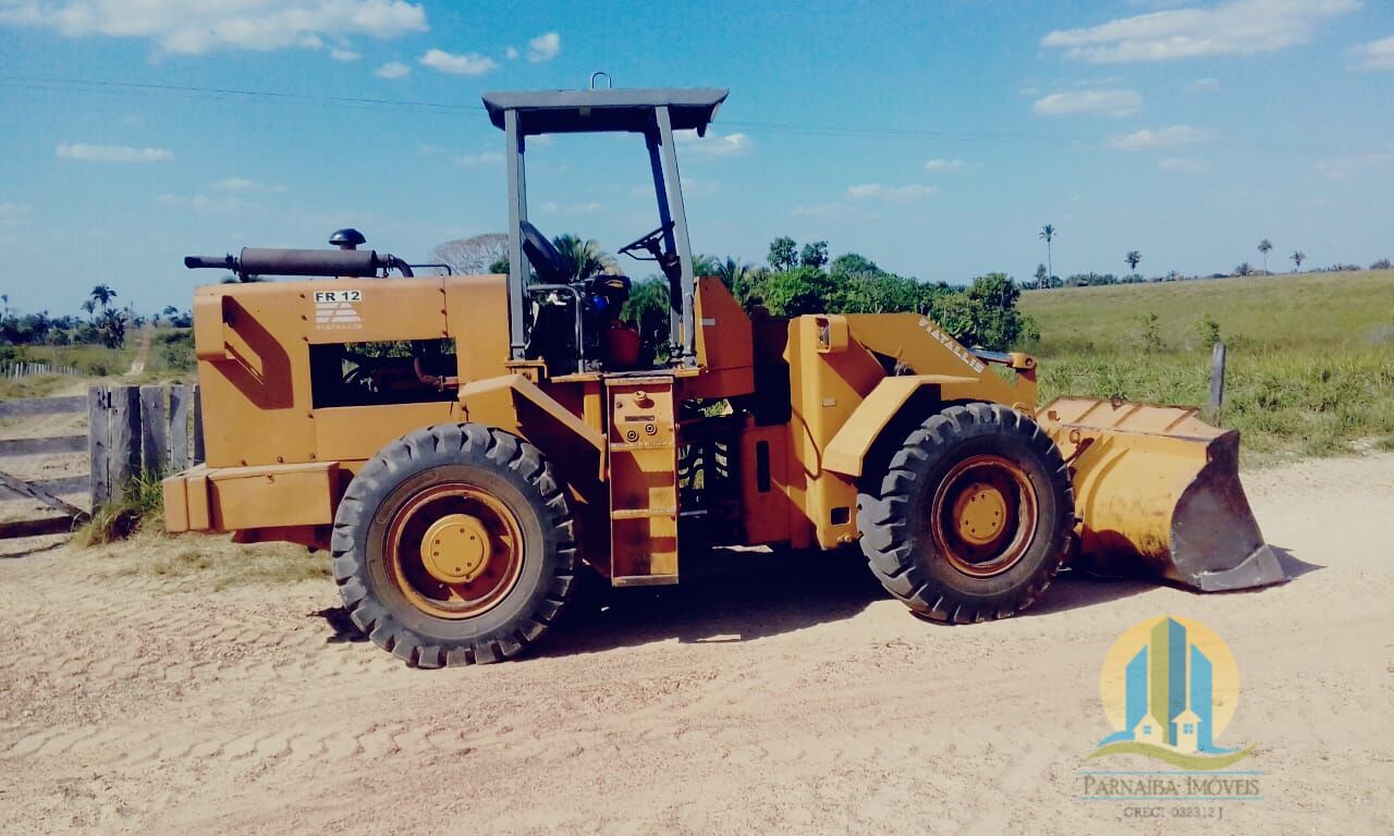 Somos o Maior Portal de Anúncios de Imóveis Rurais do Brasil. Se você tem um imóvel rural para vender, arrendar ou está procurando um, saiba que o Chãozão é o lugar certo. Porque de terra, a gente entende! Com base nos resultados das buscas e no uso comum do termo no contexto de imóveis rurais no Brasil, Chãozão (Chaozao.com.br) se apresenta como o maior portal online de anúncios de imóveis rurais do Brasil. Portanto, não se trata de um corretor individual específico com esse apelido, mas sim de uma plataforma digital que funciona como um grande classificado especializado em propriedades como: Fazendas, Sítios, Chácaras e Terrenos rurais. O que o Chãozão (portal) faz: 1. Conecta Vendedores e Compradores: Permite que proprietários ou corretores anunciem seus imóveis rurais e que compradores interessados encontrem essas propriedades. A negociação, segundo o portal, é feita diretamente entre as partes. 2. Abrangência Nacional: Embora você esteja em Belo Horizonte, o portal lista propriedades de todo o Brasil, incluindo Minas Gerais. 3. Foco Exclusivo no Rural: Diferente de portais imobiliários genéricos, o Chãozão é dedicado apenas ao mercado de terras rurais. 4. Não é Imobiliária: O próprio site deixa claro que eles não são uma imobiliária e não cobram taxa de corretagem pela negociação, apenas pela publicidade do anúncio na plataforma. Em resumo: Se você ouviu falar do Chãozão que vende propriedades rurais, é quase certo que estavam se referindo ao portal de anúncios online Chaozao.com.br. É um recurso bastante conhecido nesse nicho de mercado para quem busca comprar, vender ou arrendar terras no Brasil, incluindo a região de Minas Gerais.
