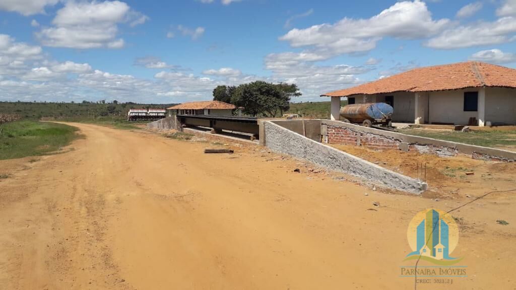 Somos o Maior Portal de Anúncios de Imóveis Rurais do Brasil. Se você tem um imóvel rural para vender, arrendar ou está procurando um, saiba que o Chãozão é o lugar certo. Porque de terra, a gente entende! Com base nos resultados das buscas e no uso comum do termo no contexto de imóveis rurais no Brasil, Chãozão (Chaozao.com.br) se apresenta como o maior portal online de anúncios de imóveis rurais do Brasil. Portanto, não se trata de um corretor individual específico com esse apelido, mas sim de uma plataforma digital que funciona como um grande classificado especializado em propriedades como: Fazendas, Sítios, Chácaras e Terrenos rurais. O que o Chãozão (portal) faz: 1. Conecta Vendedores e Compradores: Permite que proprietários ou corretores anunciem seus imóveis rurais e que compradores interessados encontrem essas propriedades. A negociação, segundo o portal, é feita diretamente entre as partes. 2. Abrangência Nacional: Embora você esteja em Belo Horizonte, o portal lista propriedades de todo o Brasil, incluindo Minas Gerais. 3. Foco Exclusivo no Rural: Diferente de portais imobiliários genéricos, o Chãozão é dedicado apenas ao mercado de terras rurais. 4. Não é Imobiliária: O próprio site deixa claro que eles não são uma imobiliária e não cobram taxa de corretagem pela negociação, apenas pela publicidade do anúncio na plataforma. Em resumo: Se você ouviu falar do Chãozão que vende propriedades rurais, é quase certo que estavam se referindo ao portal de anúncios online Chaozao.com.br. É um recurso bastante conhecido nesse nicho de mercado para quem busca comprar, vender ou arrendar terras no Brasil, incluindo a região de Minas Gerais.