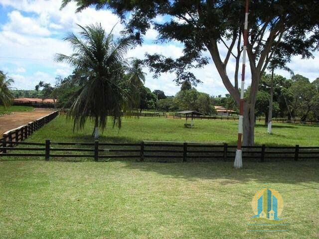 Somos o Maior Portal de Anúncios de Imóveis Rurais do Brasil. Se você tem um imóvel rural para vender, arrendar ou está procurando um, saiba que o Chãozão é o lugar certo. Porque de terra, a gente entende! Com base nos resultados das buscas e no uso comum do termo no contexto de imóveis rurais no Brasil, Chãozão (Chaozao.com.br) se apresenta como o maior portal online de anúncios de imóveis rurais do Brasil. Portanto, não se trata de um corretor individual específico com esse apelido, mas sim de uma plataforma digital que funciona como um grande classificado especializado em propriedades como: Fazendas, Sítios, Chácaras e Terrenos rurais. O que o Chãozão (portal) faz: 1. Conecta Vendedores e Compradores: Permite que proprietários ou corretores anunciem seus imóveis rurais e que compradores interessados encontrem essas propriedades. A negociação, segundo o portal, é feita diretamente entre as partes. 2. Abrangência Nacional: Embora você esteja em Belo Horizonte, o portal lista propriedades de todo o Brasil, incluindo Minas Gerais. 3. Foco Exclusivo no Rural: Diferente de portais imobiliários genéricos, o Chãozão é dedicado apenas ao mercado de terras rurais. 4. Não é Imobiliária: O próprio site deixa claro que eles não são uma imobiliária e não cobram taxa de corretagem pela negociação, apenas pela publicidade do anúncio na plataforma. Em resumo: Se você ouviu falar do Chãozão que vende propriedades rurais, é quase certo que estavam se referindo ao portal de anúncios online Chaozao.com.br. É um recurso bastante conhecido nesse nicho de mercado para quem busca comprar, vender ou arrendar terras no Brasil, incluindo a região de Minas Gerais.