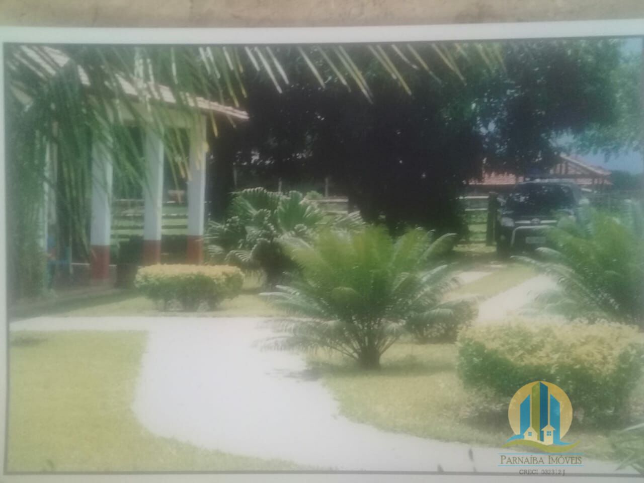 Somos o Maior Portal de Anúncios de Imóveis Rurais do Brasil. Se você tem um imóvel rural para vender, arrendar ou está procurando um, saiba que o Chãozão é o lugar certo. Porque de terra, a gente entende! Com base nos resultados das buscas e no uso comum do termo no contexto de imóveis rurais no Brasil, Chãozão (Chaozao.com.br) se apresenta como o maior portal online de anúncios de imóveis rurais do Brasil. Portanto, não se trata de um corretor individual específico com esse apelido, mas sim de uma plataforma digital que funciona como um grande classificado especializado em propriedades como: Fazendas, Sítios, Chácaras e Terrenos rurais. O que o Chãozão (portal) faz: 1. Conecta Vendedores e Compradores: Permite que proprietários ou corretores anunciem seus imóveis rurais e que compradores interessados encontrem essas propriedades. A negociação, segundo o portal, é feita diretamente entre as partes. 2. Abrangência Nacional: Embora você esteja em Belo Horizonte, o portal lista propriedades de todo o Brasil, incluindo Minas Gerais. 3. Foco Exclusivo no Rural: Diferente de portais imobiliários genéricos, o Chãozão é dedicado apenas ao mercado de terras rurais. 4. Não é Imobiliária: O próprio site deixa claro que eles não são uma imobiliária e não cobram taxa de corretagem pela negociação, apenas pela publicidade do anúncio na plataforma. Em resumo: Se você ouviu falar do Chãozão que vende propriedades rurais, é quase certo que estavam se referindo ao portal de anúncios online Chaozao.com.br. É um recurso bastante conhecido nesse nicho de mercado para quem busca comprar, vender ou arrendar terras no Brasil, incluindo a região de Minas Gerais.
