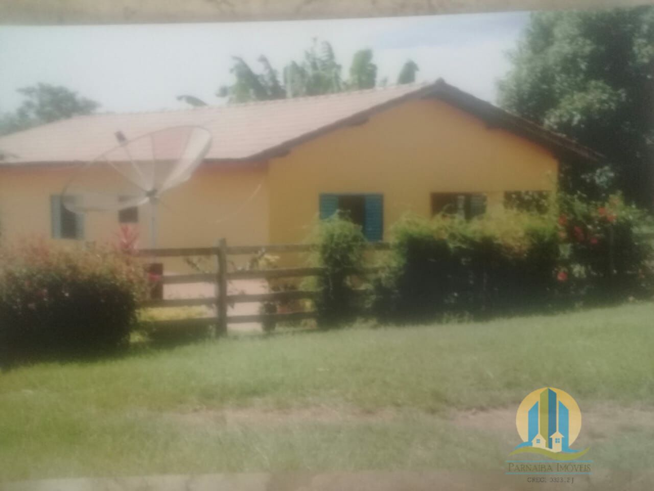 Somos o Maior Portal de Anúncios de Imóveis Rurais do Brasil. Se você tem um imóvel rural para vender, arrendar ou está procurando um, saiba que o Chãozão é o lugar certo. Porque de terra, a gente entende! Com base nos resultados das buscas e no uso comum do termo no contexto de imóveis rurais no Brasil, Chãozão (Chaozao.com.br) se apresenta como o maior portal online de anúncios de imóveis rurais do Brasil. Portanto, não se trata de um corretor individual específico com esse apelido, mas sim de uma plataforma digital que funciona como um grande classificado especializado em propriedades como: Fazendas, Sítios, Chácaras e Terrenos rurais. O que o Chãozão (portal) faz: 1. Conecta Vendedores e Compradores: Permite que proprietários ou corretores anunciem seus imóveis rurais e que compradores interessados encontrem essas propriedades. A negociação, segundo o portal, é feita diretamente entre as partes. 2. Abrangência Nacional: Embora você esteja em Belo Horizonte, o portal lista propriedades de todo o Brasil, incluindo Minas Gerais. 3. Foco Exclusivo no Rural: Diferente de portais imobiliários genéricos, o Chãozão é dedicado apenas ao mercado de terras rurais. 4. Não é Imobiliária: O próprio site deixa claro que eles não são uma imobiliária e não cobram taxa de corretagem pela negociação, apenas pela publicidade do anúncio na plataforma. Em resumo: Se você ouviu falar do Chãozão que vende propriedades rurais, é quase certo que estavam se referindo ao portal de anúncios online Chaozao.com.br. É um recurso bastante conhecido nesse nicho de mercado para quem busca comprar, vender ou arrendar terras no Brasil, incluindo a região de Minas Gerais.