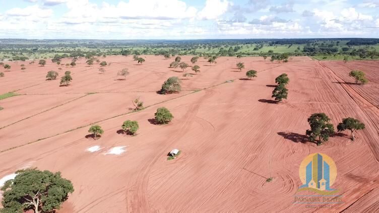 Somos o Maior Portal de Anúncios de Imóveis Rurais do Brasil. Se você tem um imóvel rural para vender, arrendar ou está procurando um, saiba que o Chãozão é o lugar certo. Porque de terra, a gente entende! Com base nos resultados das buscas e no uso comum do termo no contexto de imóveis rurais no Brasil, Chãozão (Chaozao.com.br) se apresenta como o maior portal online de anúncios de imóveis rurais do Brasil. Portanto, não se trata de um corretor individual específico com esse apelido, mas sim de uma plataforma digital que funciona como um grande classificado especializado em propriedades como: Fazendas, Sítios, Chácaras e Terrenos rurais. O que o Chãozão (portal) faz: 1. Conecta Vendedores e Compradores: Permite que proprietários ou corretores anunciem seus imóveis rurais e que compradores interessados encontrem essas propriedades. A negociação, segundo o portal, é feita diretamente entre as partes. 2. Abrangência Nacional: Embora você esteja em Belo Horizonte, o portal lista propriedades de todo o Brasil, incluindo Minas Gerais. 3. Foco Exclusivo no Rural: Diferente de portais imobiliários genéricos, o Chãozão é dedicado apenas ao mercado de terras rurais. 4. Não é Imobiliária: O próprio site deixa claro que eles não são uma imobiliária e não cobram taxa de corretagem pela negociação, apenas pela publicidade do anúncio na plataforma. Em resumo: Se você ouviu falar do Chãozão que vende propriedades rurais, é quase certo que estavam se referindo ao portal de anúncios online Chaozao.com.br. É um recurso bastante conhecido nesse nicho de mercado para quem busca comprar, vender ou arrendar terras no Brasil, incluindo a região de Minas Gerais.