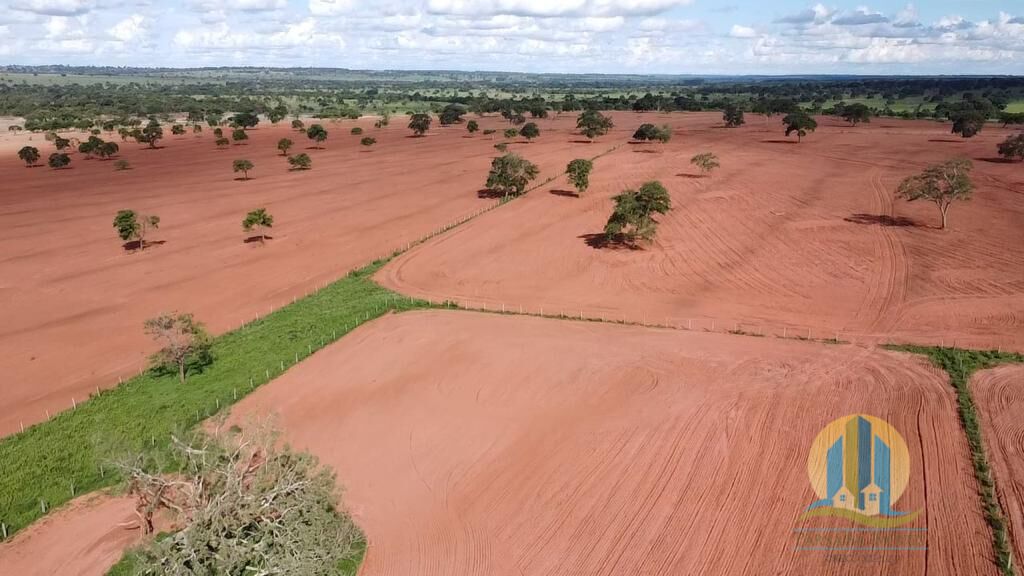 Somos o Maior Portal de Anúncios de Imóveis Rurais do Brasil. Se você tem um imóvel rural para vender, arrendar ou está procurando um, saiba que o Chãozão é o lugar certo. Porque de terra, a gente entende! Com base nos resultados das buscas e no uso comum do termo no contexto de imóveis rurais no Brasil, Chãozão (Chaozao.com.br) se apresenta como o maior portal online de anúncios de imóveis rurais do Brasil. Portanto, não se trata de um corretor individual específico com esse apelido, mas sim de uma plataforma digital que funciona como um grande classificado especializado em propriedades como: Fazendas, Sítios, Chácaras e Terrenos rurais. O que o Chãozão (portal) faz: 1. Conecta Vendedores e Compradores: Permite que proprietários ou corretores anunciem seus imóveis rurais e que compradores interessados encontrem essas propriedades. A negociação, segundo o portal, é feita diretamente entre as partes. 2. Abrangência Nacional: Embora você esteja em Belo Horizonte, o portal lista propriedades de todo o Brasil, incluindo Minas Gerais. 3. Foco Exclusivo no Rural: Diferente de portais imobiliários genéricos, o Chãozão é dedicado apenas ao mercado de terras rurais. 4. Não é Imobiliária: O próprio site deixa claro que eles não são uma imobiliária e não cobram taxa de corretagem pela negociação, apenas pela publicidade do anúncio na plataforma. Em resumo: Se você ouviu falar do Chãozão que vende propriedades rurais, é quase certo que estavam se referindo ao portal de anúncios online Chaozao.com.br. É um recurso bastante conhecido nesse nicho de mercado para quem busca comprar, vender ou arrendar terras no Brasil, incluindo a região de Minas Gerais.