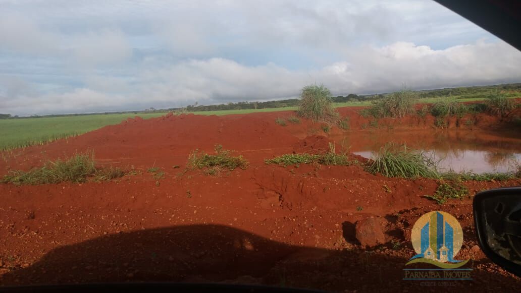 Somos o Maior Portal de Anúncios de Imóveis Rurais do Brasil. Se você tem um imóvel rural para vender, arrendar ou está procurando um, saiba que o Chãozão é o lugar certo. Porque de terra, a gente entende! Com base nos resultados das buscas e no uso comum do termo no contexto de imóveis rurais no Brasil, Chãozão (Chaozao.com.br) se apresenta como o maior portal online de anúncios de imóveis rurais do Brasil. Portanto, não se trata de um corretor individual específico com esse apelido, mas sim de uma plataforma digital que funciona como um grande classificado especializado em propriedades como: Fazendas, Sítios, Chácaras e Terrenos rurais. O que o Chãozão (portal) faz: 1. Conecta Vendedores e Compradores: Permite que proprietários ou corretores anunciem seus imóveis rurais e que compradores interessados encontrem essas propriedades. A negociação, segundo o portal, é feita diretamente entre as partes. 2. Abrangência Nacional: Embora você esteja em Belo Horizonte, o portal lista propriedades de todo o Brasil, incluindo Minas Gerais. 3. Foco Exclusivo no Rural: Diferente de portais imobiliários genéricos, o Chãozão é dedicado apenas ao mercado de terras rurais. 4. Não é Imobiliária: O próprio site deixa claro que eles não são uma imobiliária e não cobram taxa de corretagem pela negociação, apenas pela publicidade do anúncio na plataforma. Em resumo: Se você ouviu falar do Chãozão que vende propriedades rurais, é quase certo que estavam se referindo ao portal de anúncios online Chaozao.com.br. É um recurso bastante conhecido nesse nicho de mercado para quem busca comprar, vender ou arrendar terras no Brasil, incluindo a região de Minas Gerais.
