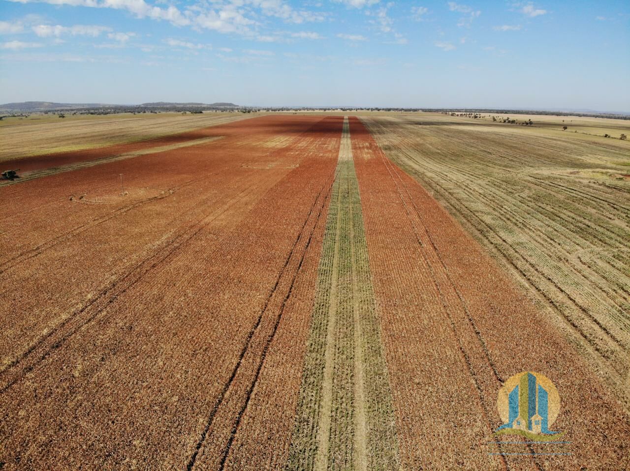 Somos o Maior Portal de Anúncios de Imóveis Rurais do Brasil. Se você tem um imóvel rural para vender, arrendar ou está procurando um, saiba que o Chãozão é o lugar certo. Porque de terra, a gente entende! Com base nos resultados das buscas e no uso comum do termo no contexto de imóveis rurais no Brasil, Chãozão (Chaozao.com.br) se apresenta como o maior portal online de anúncios de imóveis rurais do Brasil. Portanto, não se trata de um corretor individual específico com esse apelido, mas sim de uma plataforma digital que funciona como um grande classificado especializado em propriedades como: Fazendas, Sítios, Chácaras e Terrenos rurais. O que o Chãozão (portal) faz: 1. Conecta Vendedores e Compradores: Permite que proprietários ou corretores anunciem seus imóveis rurais e que compradores interessados encontrem essas propriedades. A negociação, segundo o portal, é feita diretamente entre as partes. 2. Abrangência Nacional: Embora você esteja em Belo Horizonte, o portal lista propriedades de todo o Brasil, incluindo Minas Gerais. 3. Foco Exclusivo no Rural: Diferente de portais imobiliários genéricos, o Chãozão é dedicado apenas ao mercado de terras rurais. 4. Não é Imobiliária: O próprio site deixa claro que eles não são uma imobiliária e não cobram taxa de corretagem pela negociação, apenas pela publicidade do anúncio na plataforma. Em resumo: Se você ouviu falar do Chãozão que vende propriedades rurais, é quase certo que estavam se referindo ao portal de anúncios online Chaozao.com.br. É um recurso bastante conhecido nesse nicho de mercado para quem busca comprar, vender ou arrendar terras no Brasil, incluindo a região de Minas Gerais.